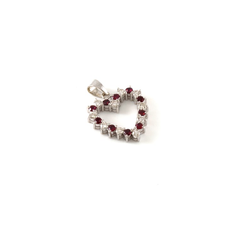 Pent anheng med rubiner og diamanter