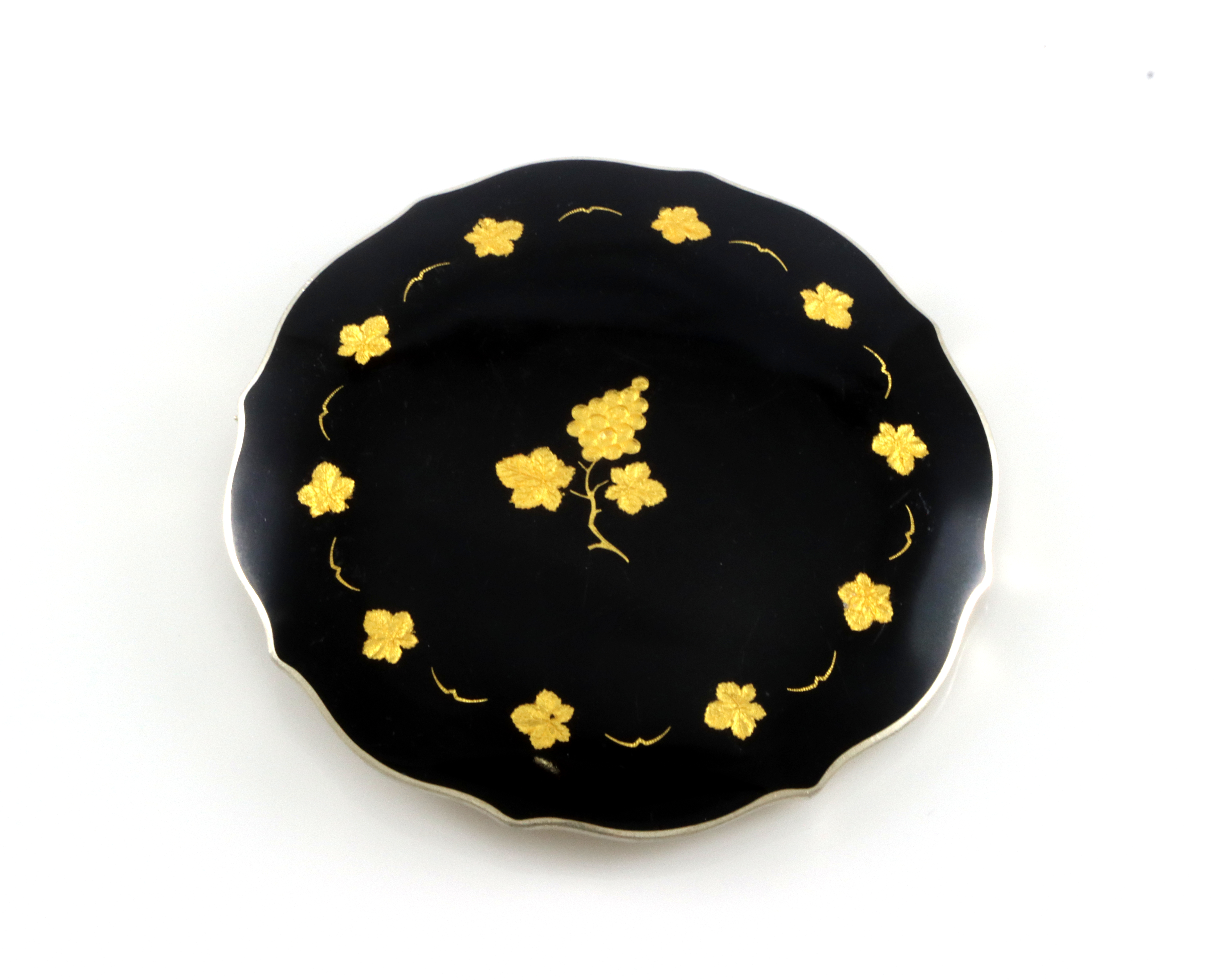 Emaljert brosje i sølv