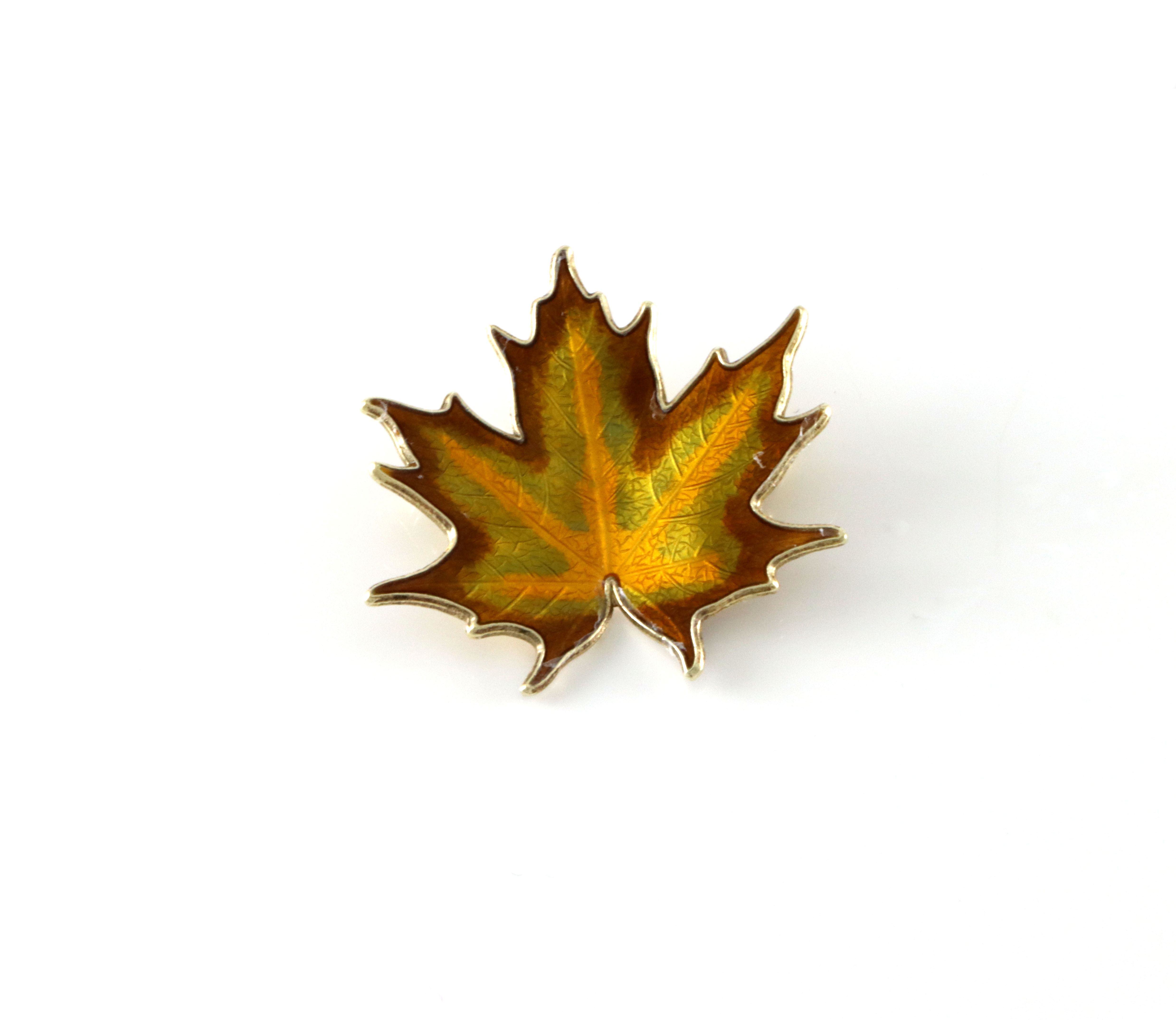 Emaljert brosje i sølv