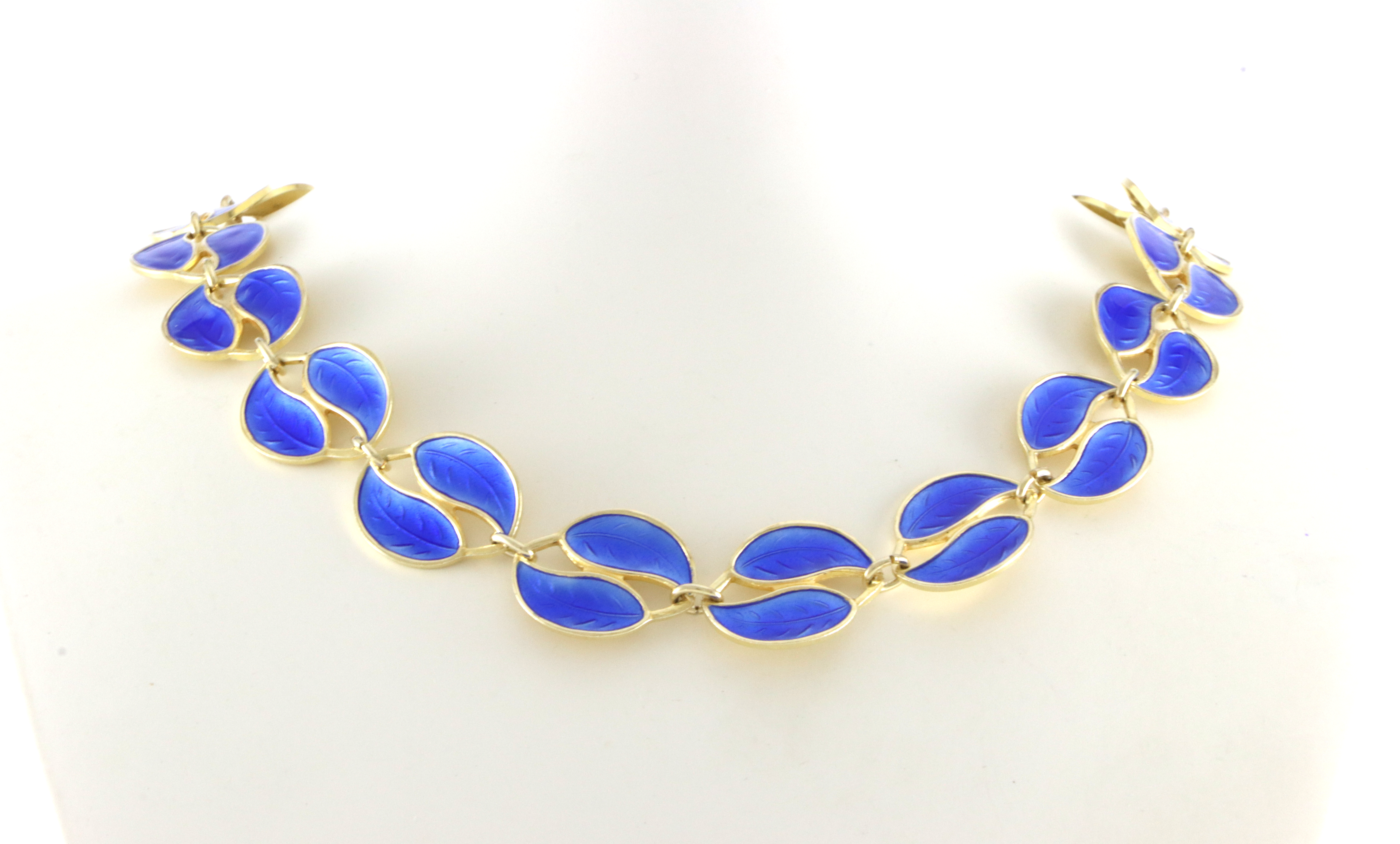 Emaljerte halskjeder i sølv