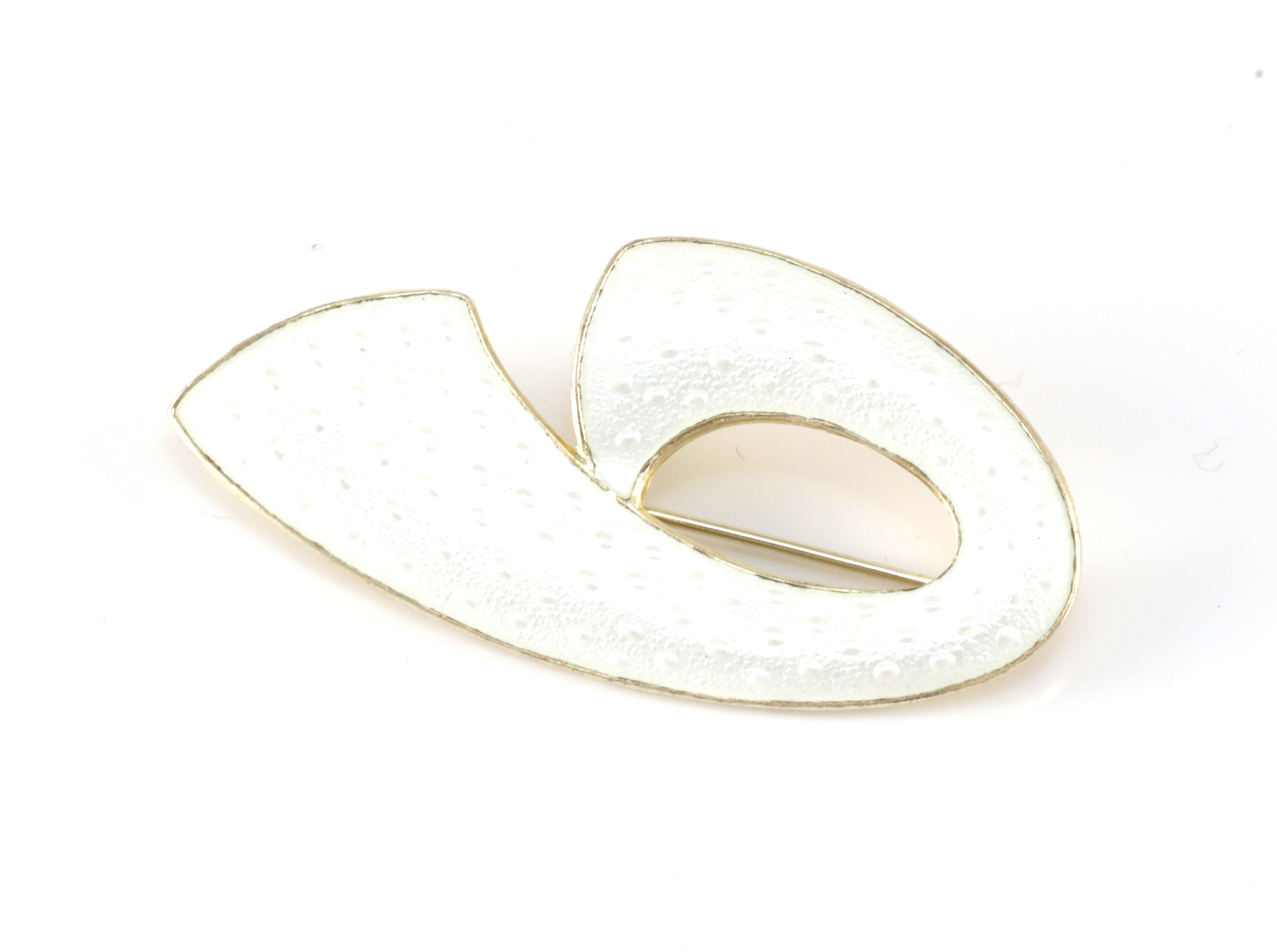 Emaljert brosje i sølv