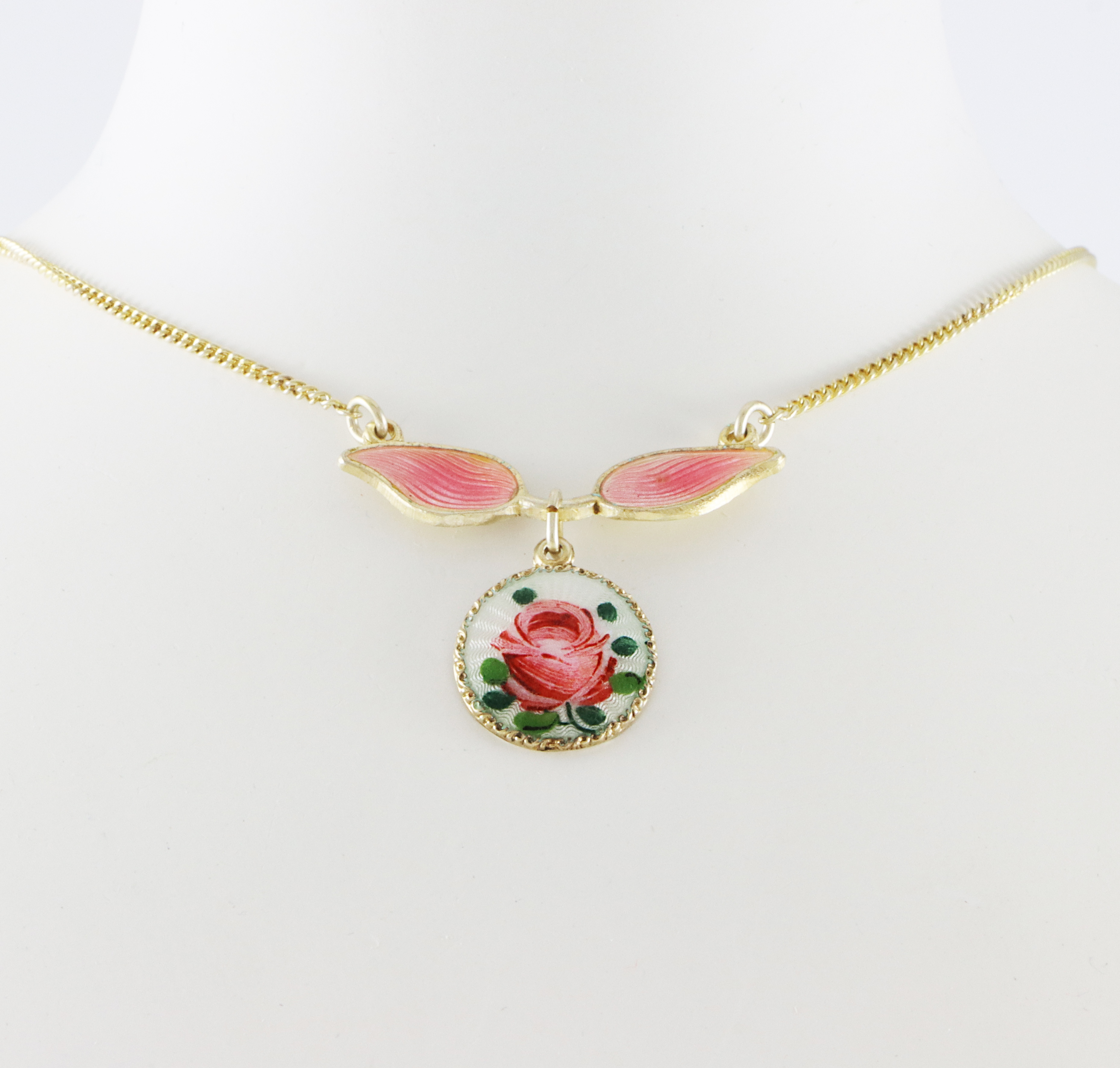 Emaljerte halskjeder i sølv