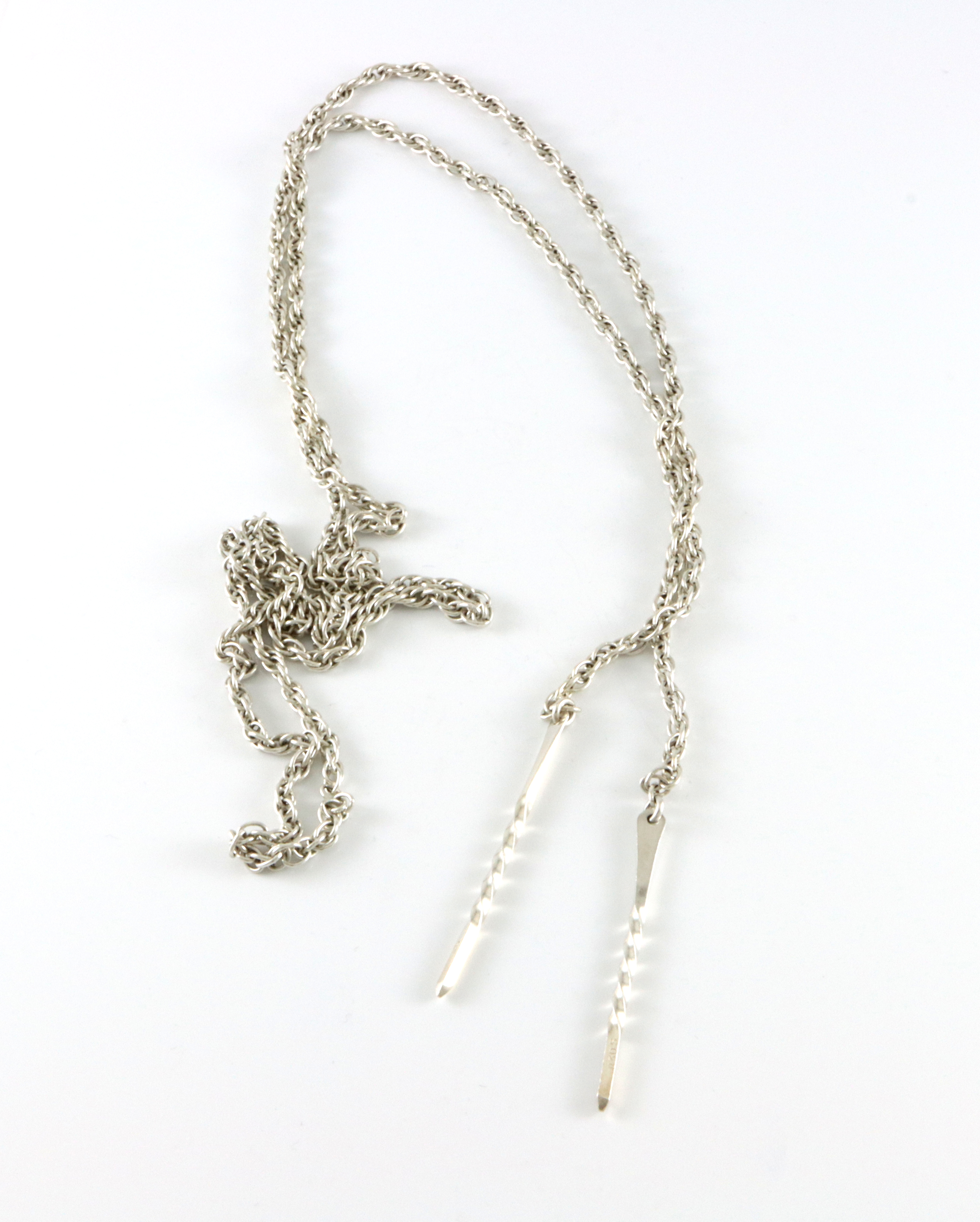 Kjede 1 m med spyd. Hvit