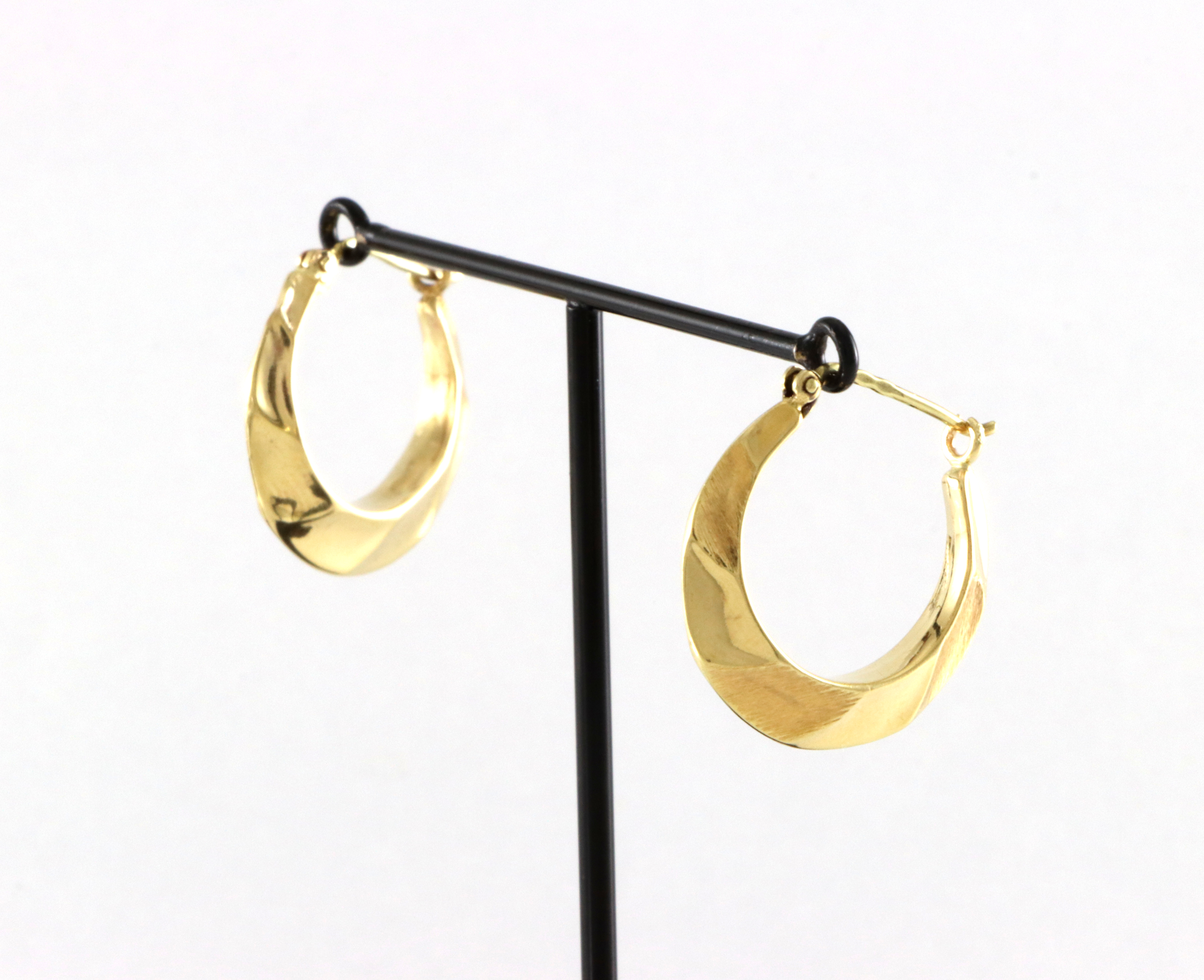 Øreringer. Ivar T Holth