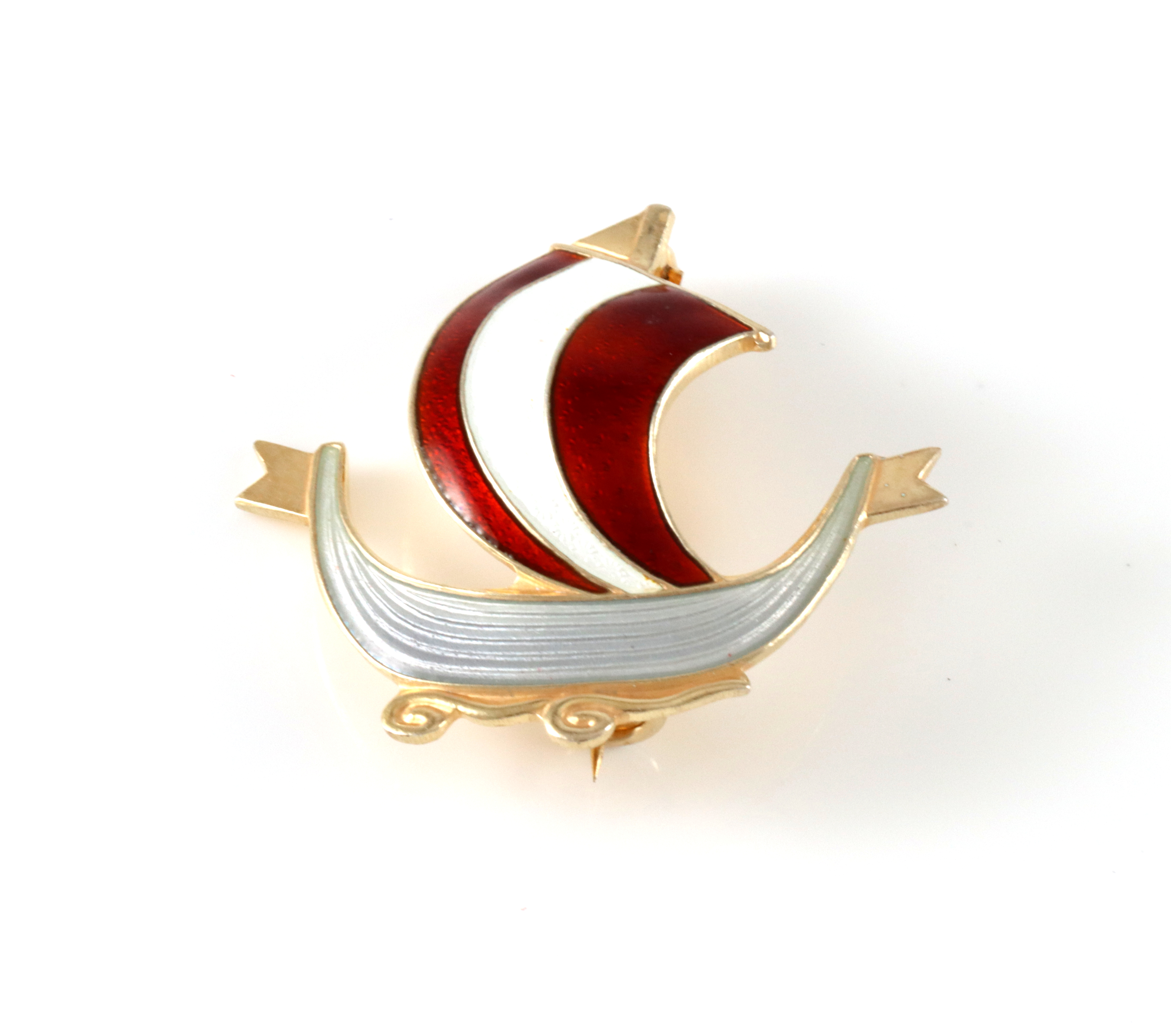 Emaljert brosje i sølv