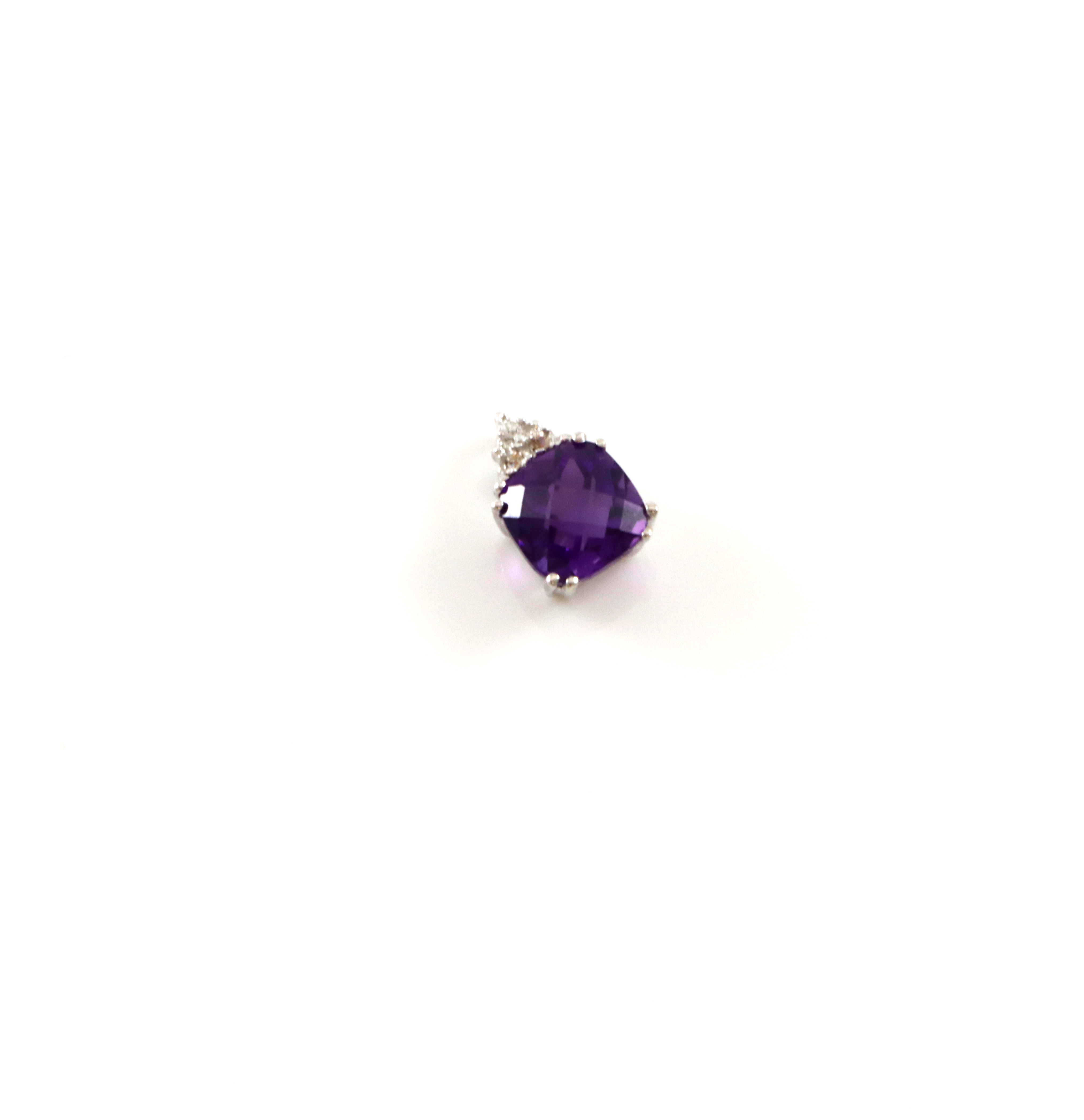 Søtt anheng med ametyst og diamantsplint. JWBR Jewlery, USA