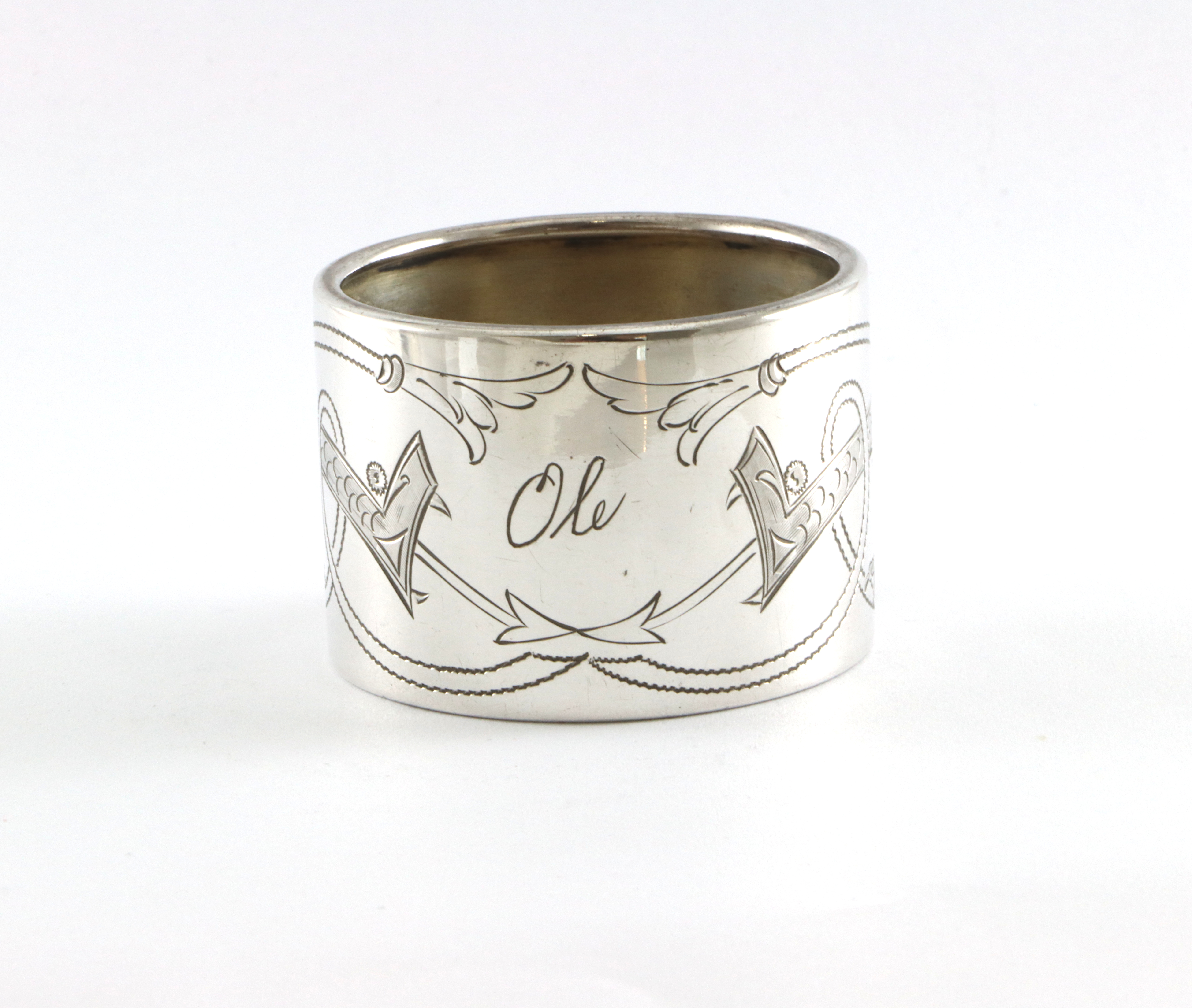 Graverte serviettringer i sølv