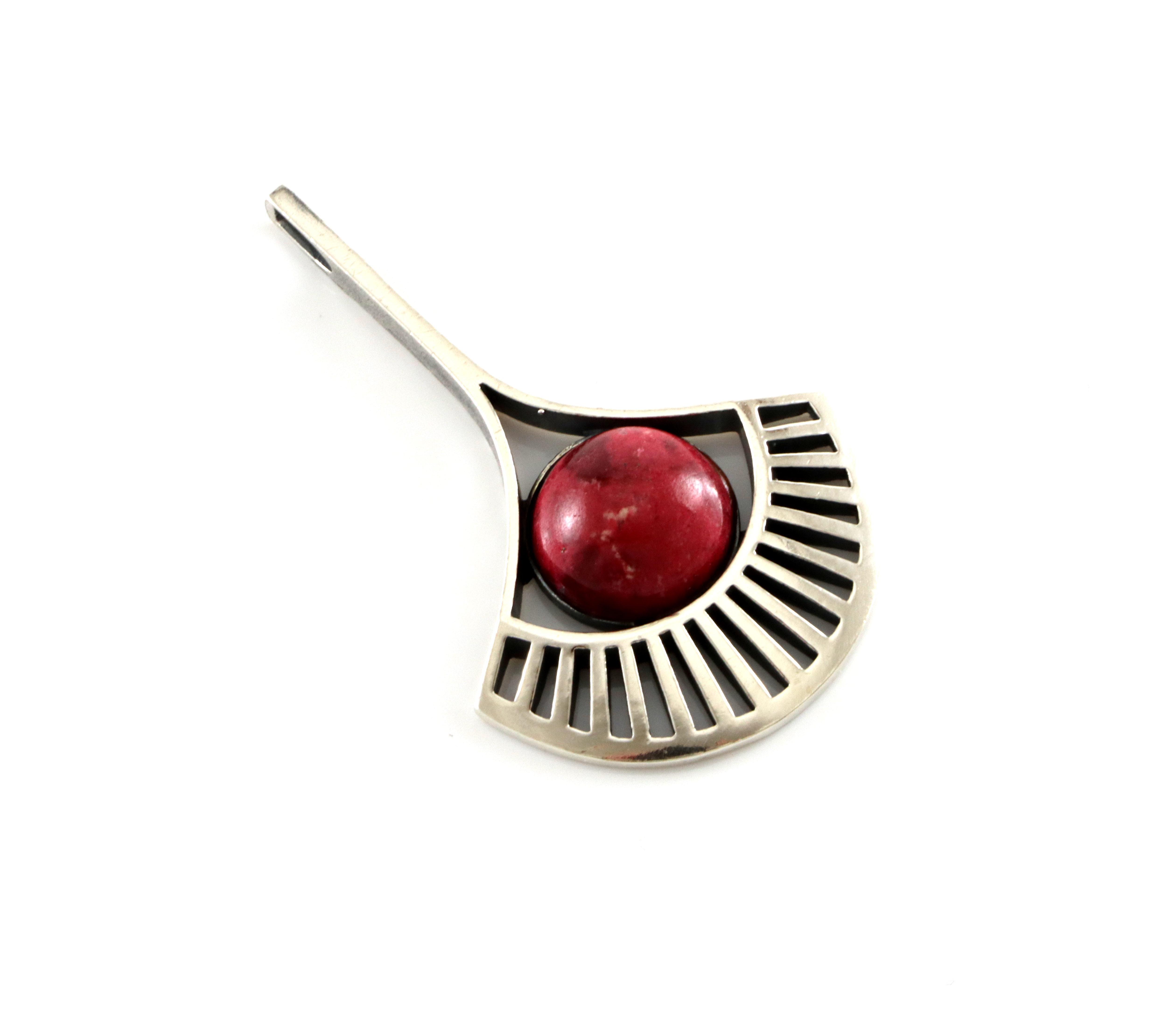 Anheng i sølv med thulitt