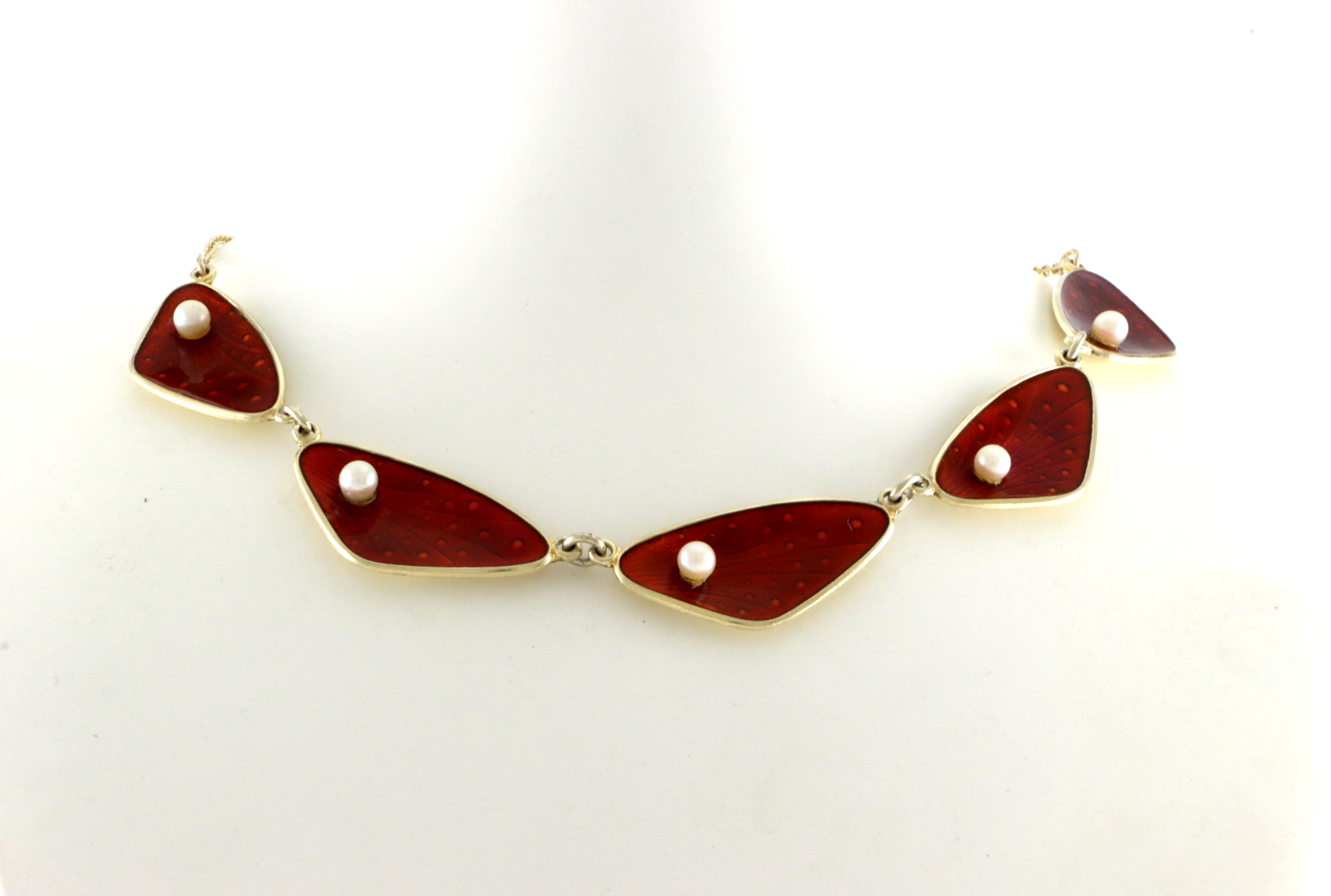 Emaljerte halskjeder i sølv