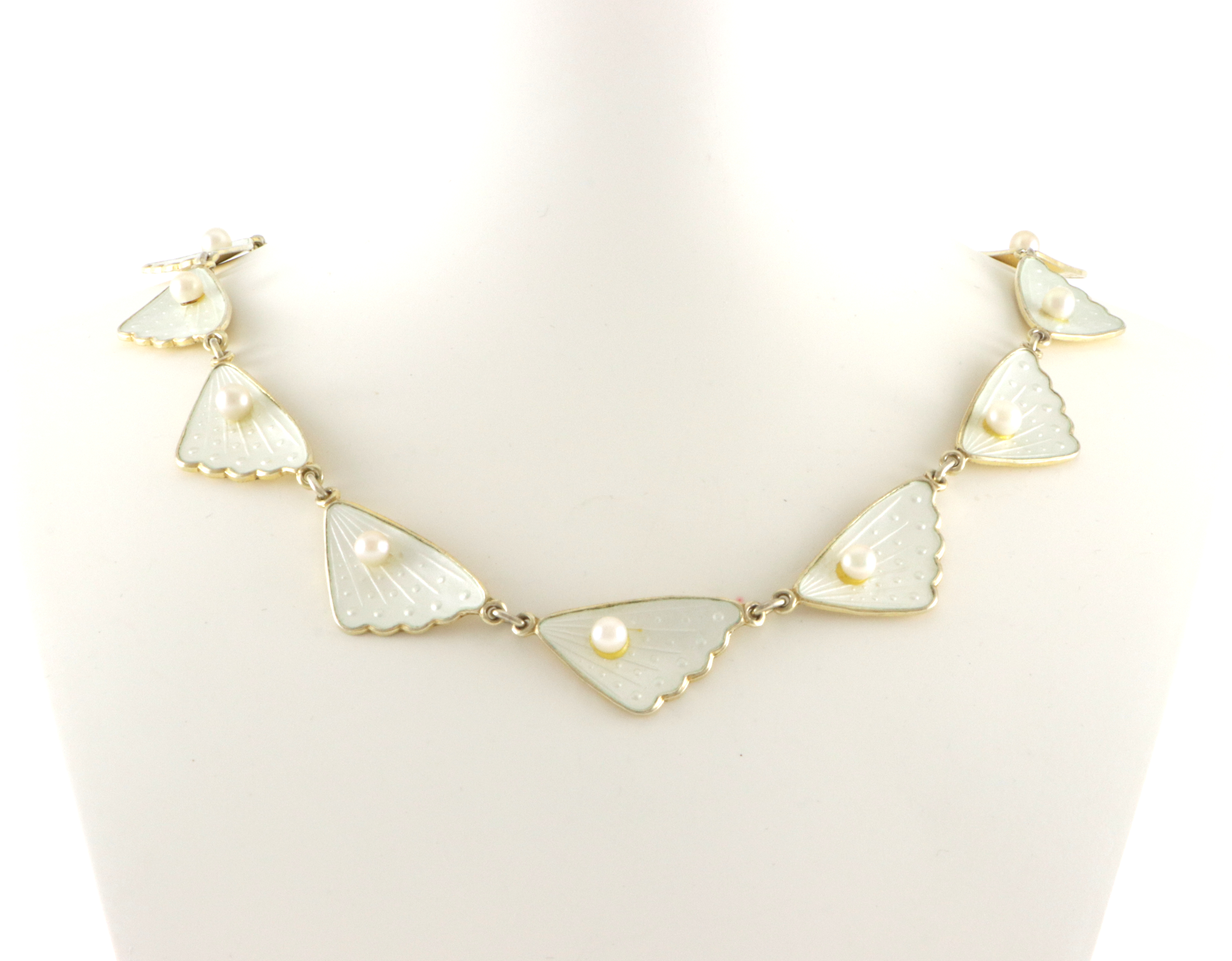 Emaljerte halskjeder i sølv