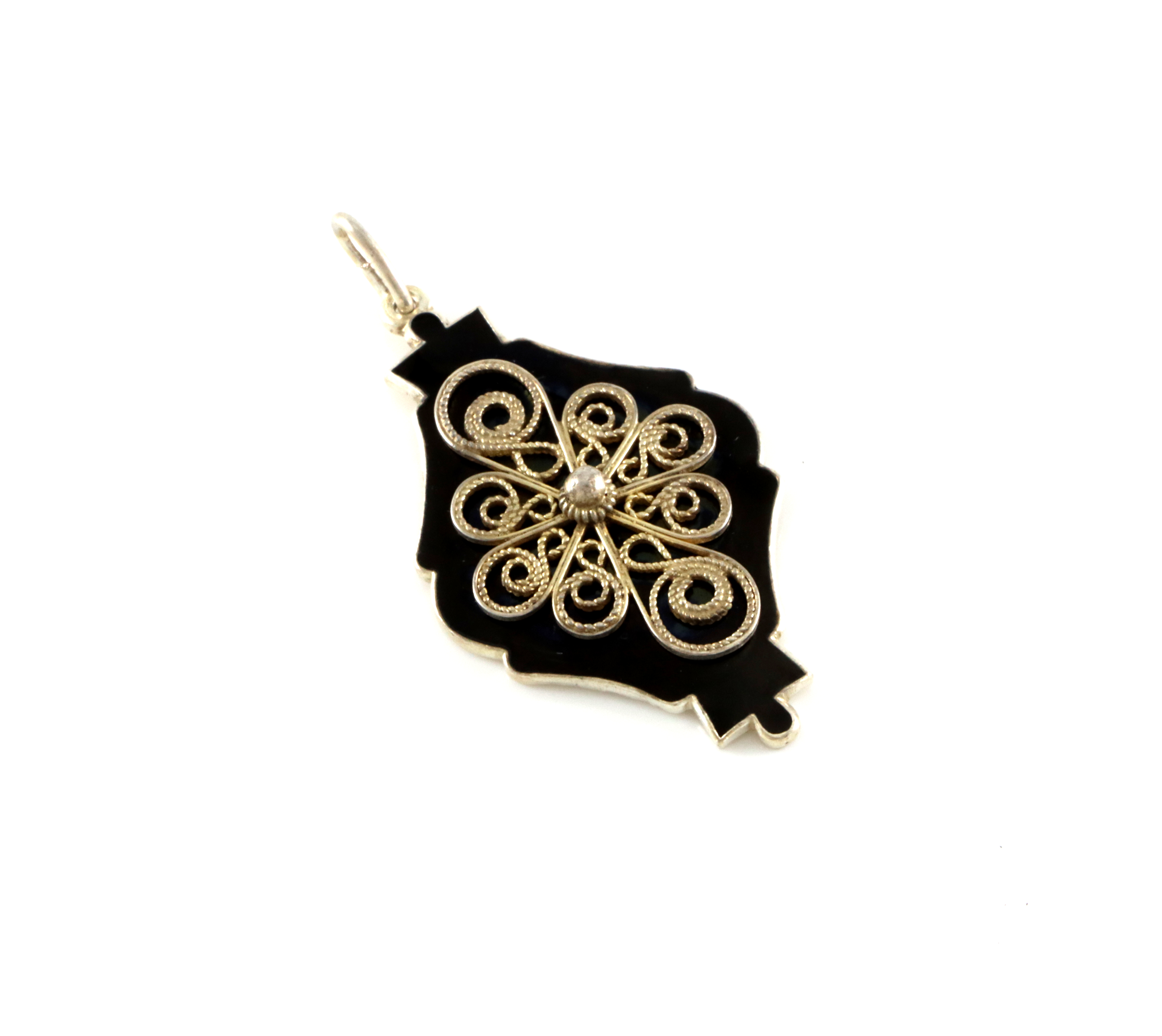 Emaljerte anheng i sølv