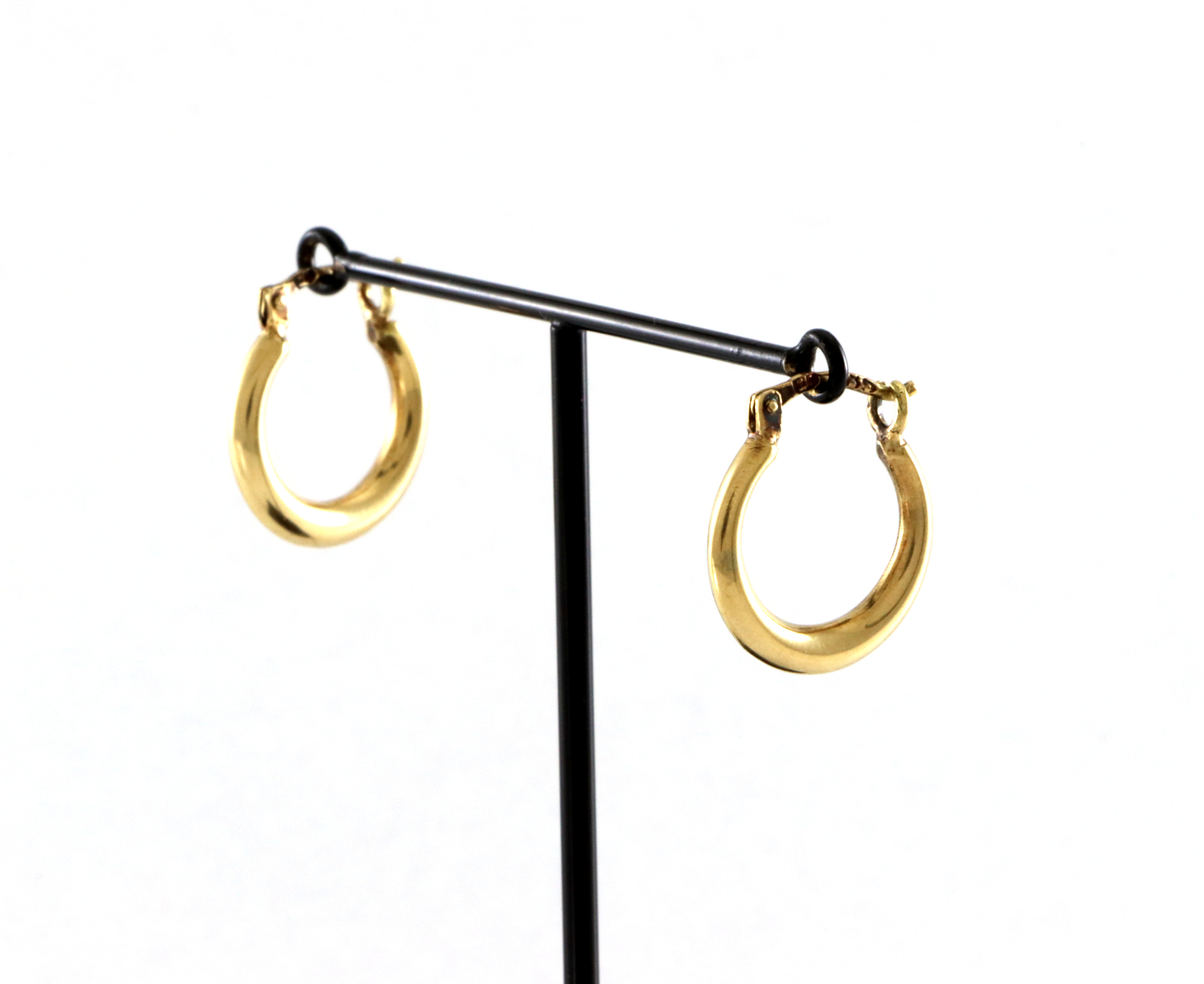 Små øreringer. Ivar T Hoth