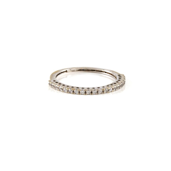 Moderne slank ring med 20 små diamanter