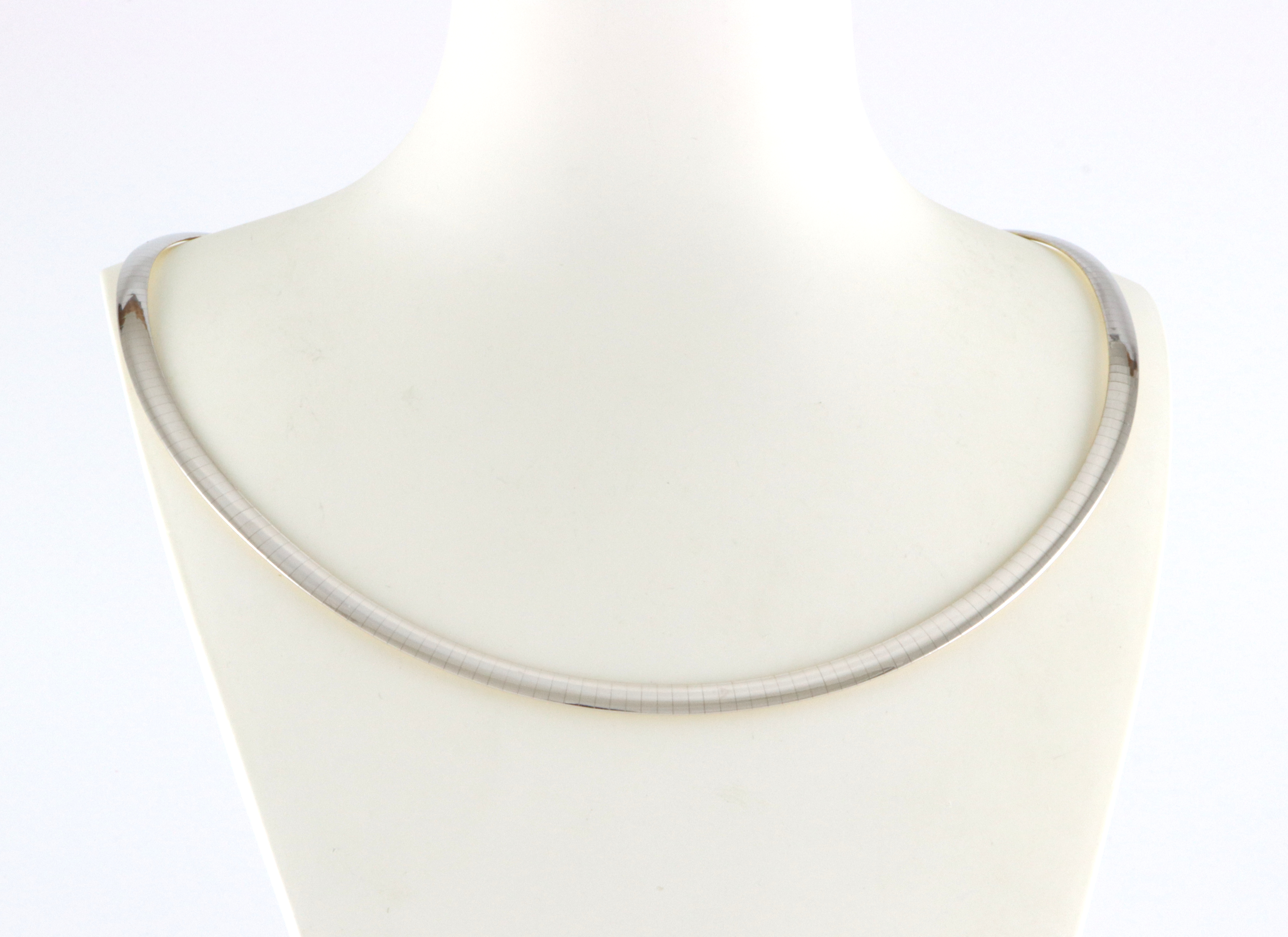 Lekkert collier. To i en. Sigmund Espeland.  42 cm