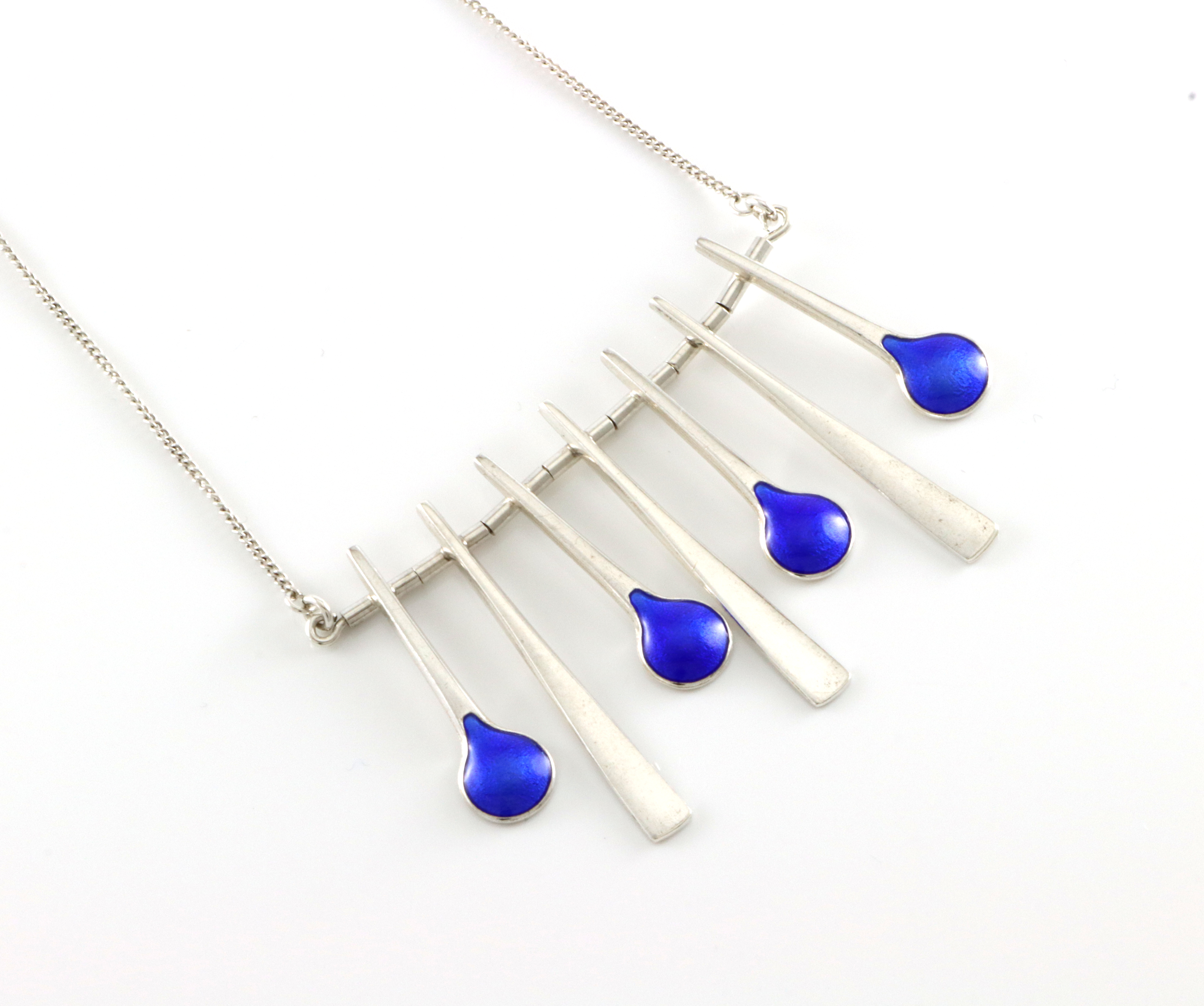 Emaljerte halskjeder i sølv