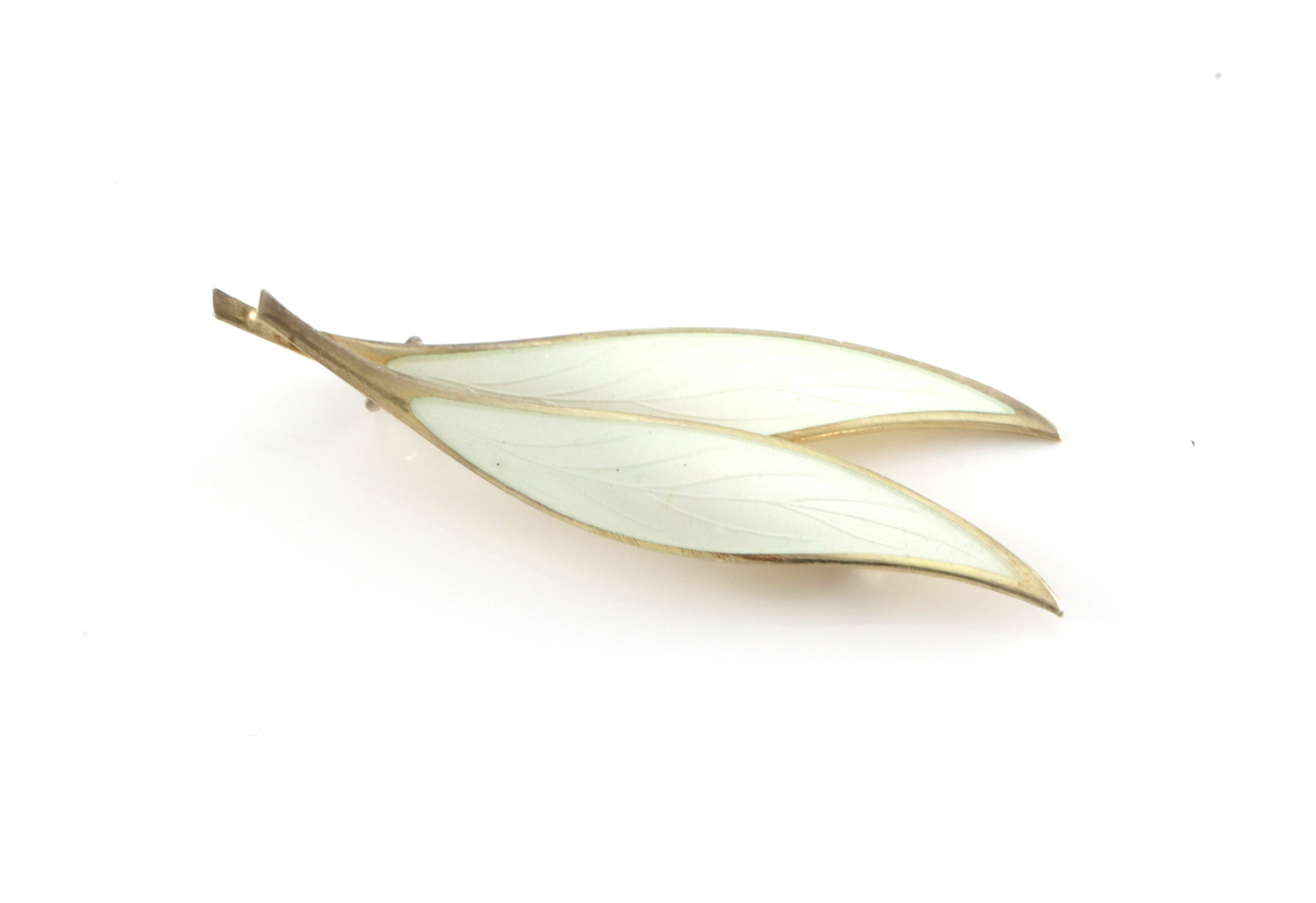 Emaljert brosje i sølv