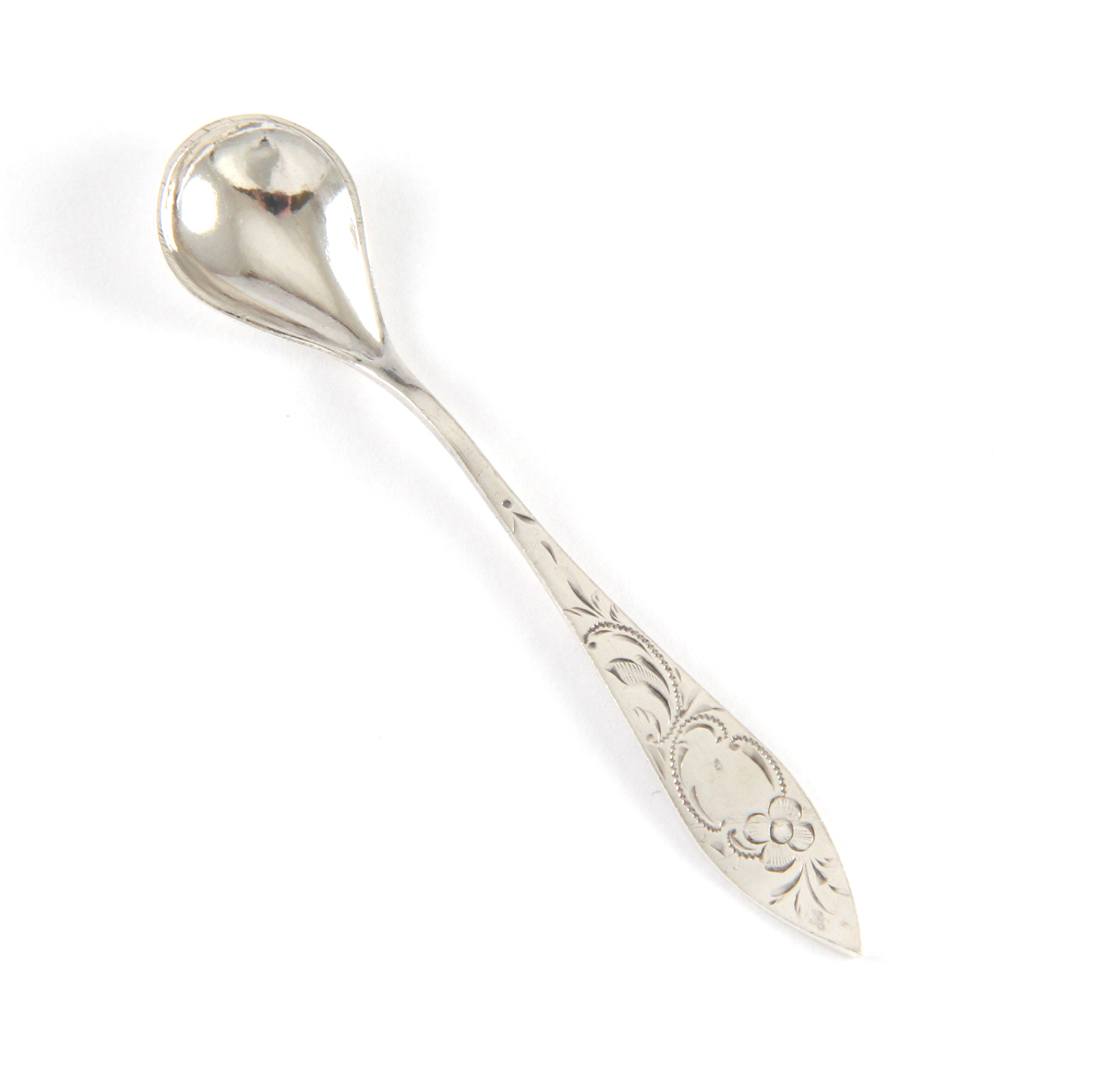 Siselert saltskje i sølv.