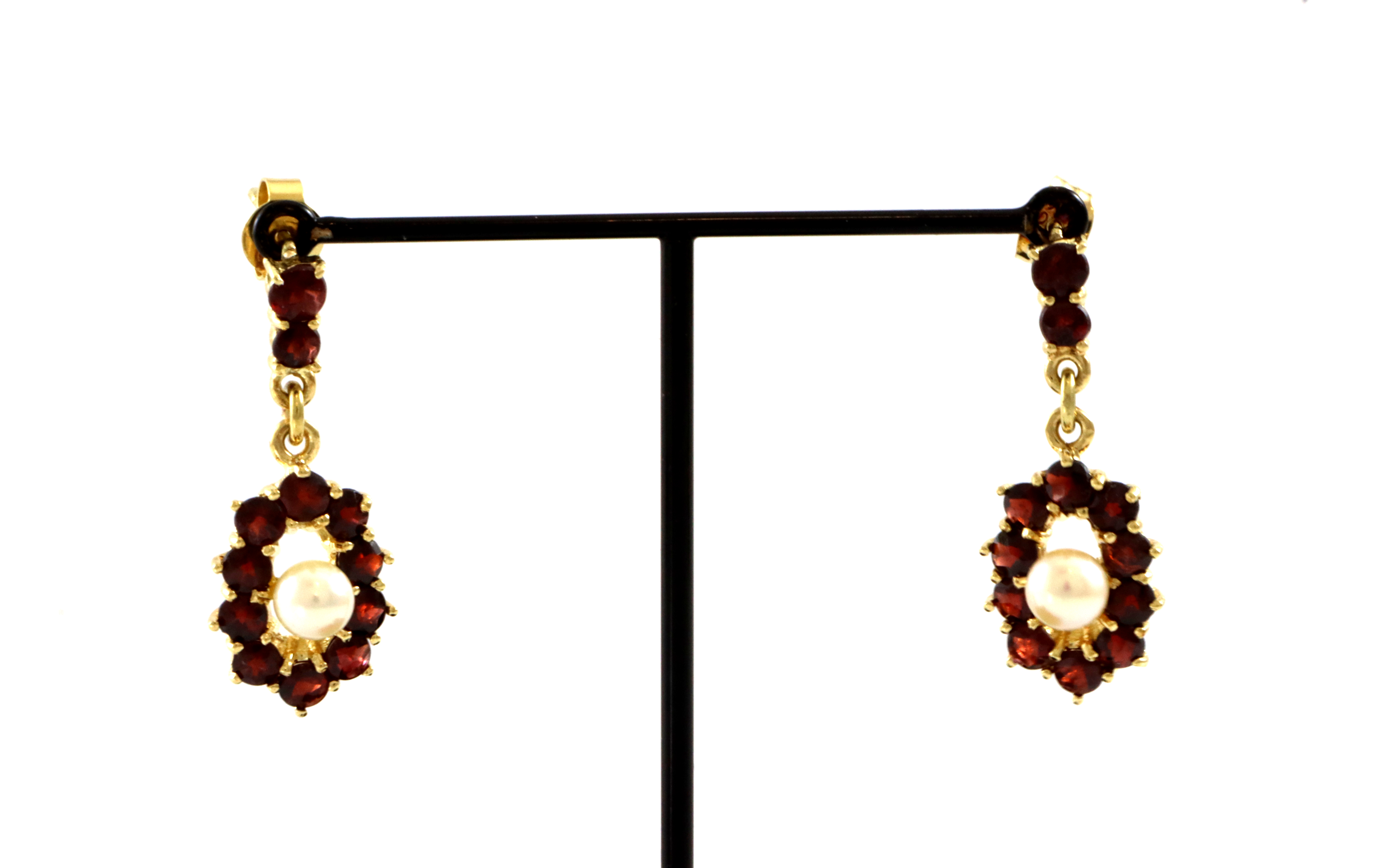 Nydelige øredobber med perler og granater