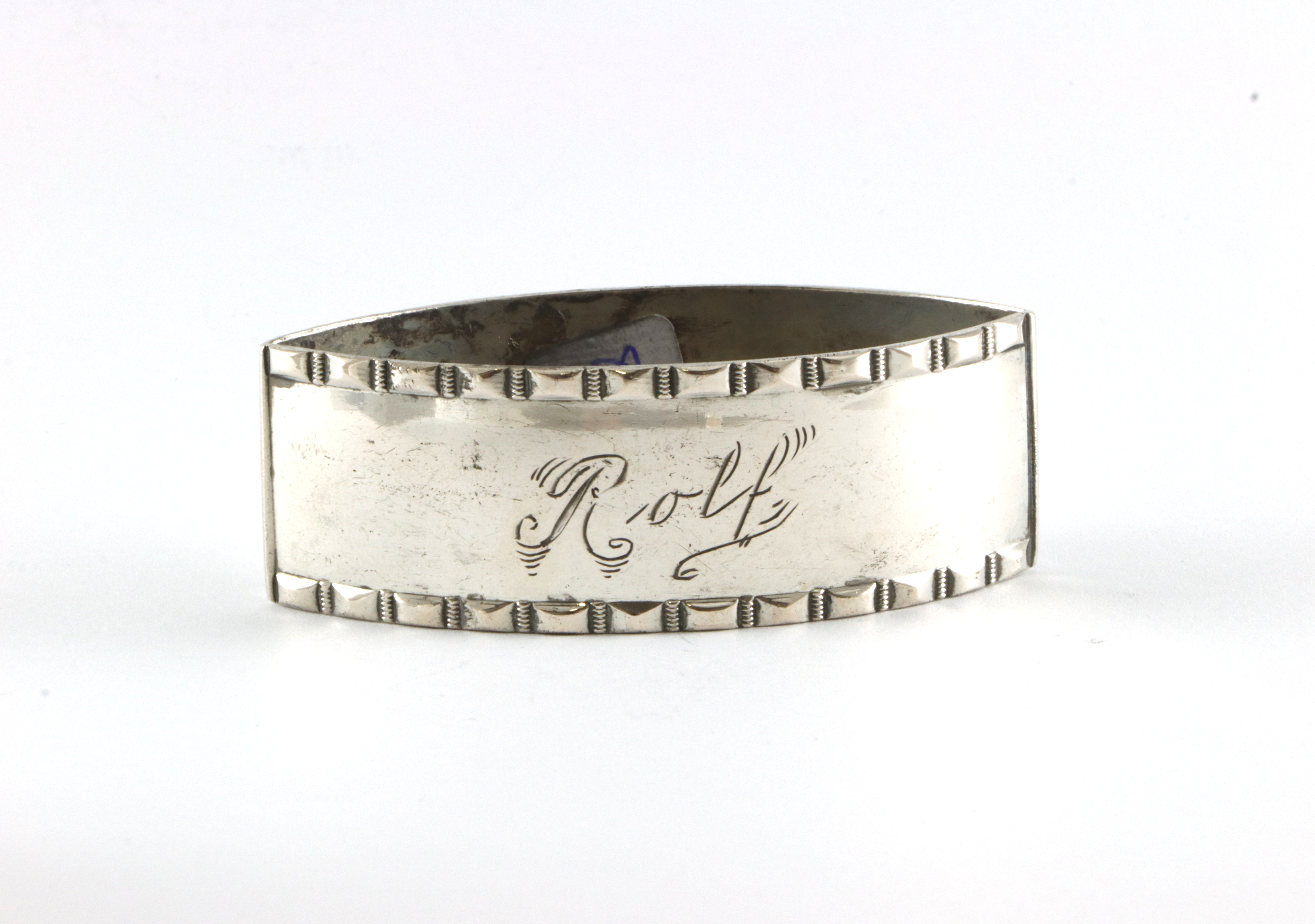 Graverte serviettringer i sølv