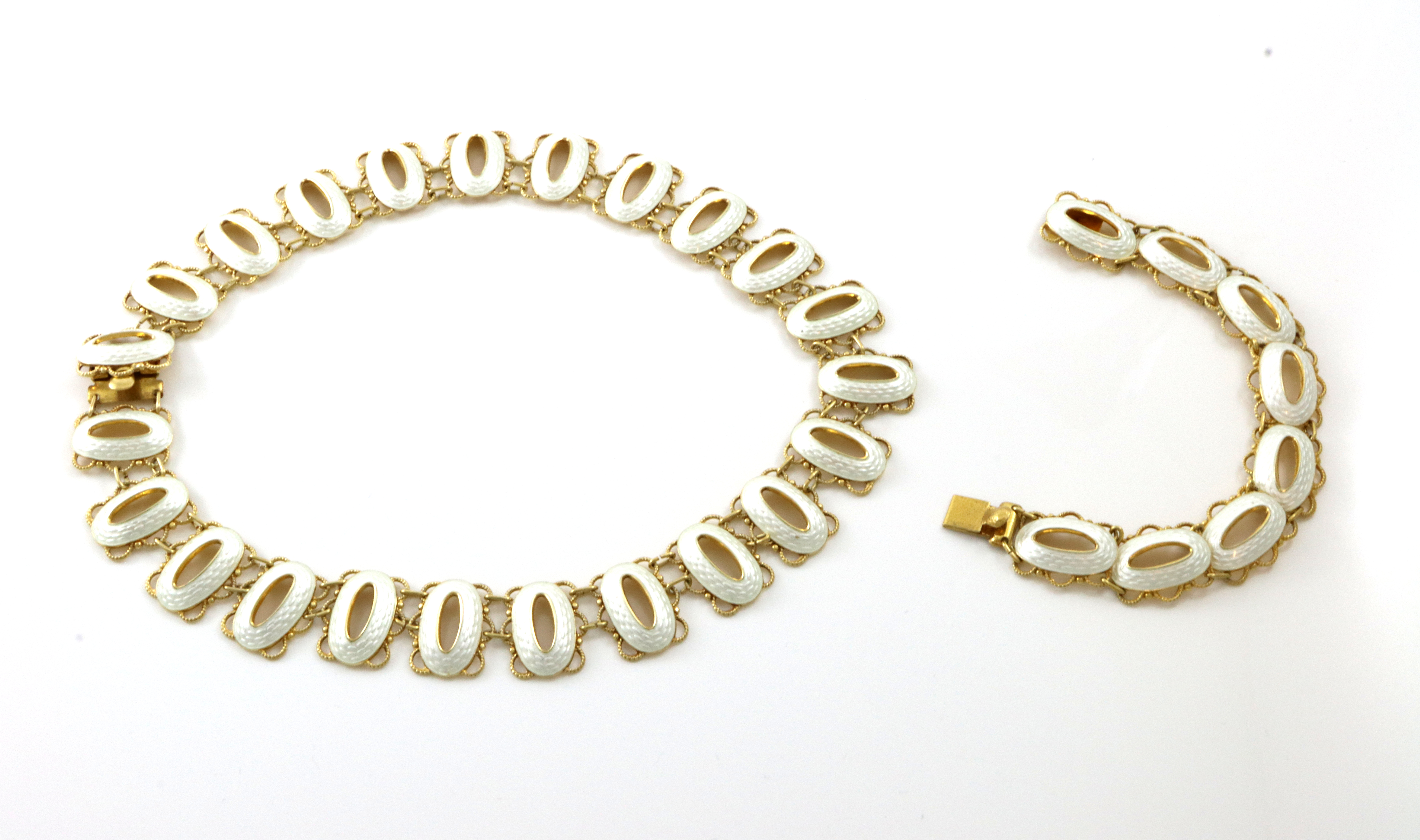 Emaljerte smykkesett i sølv