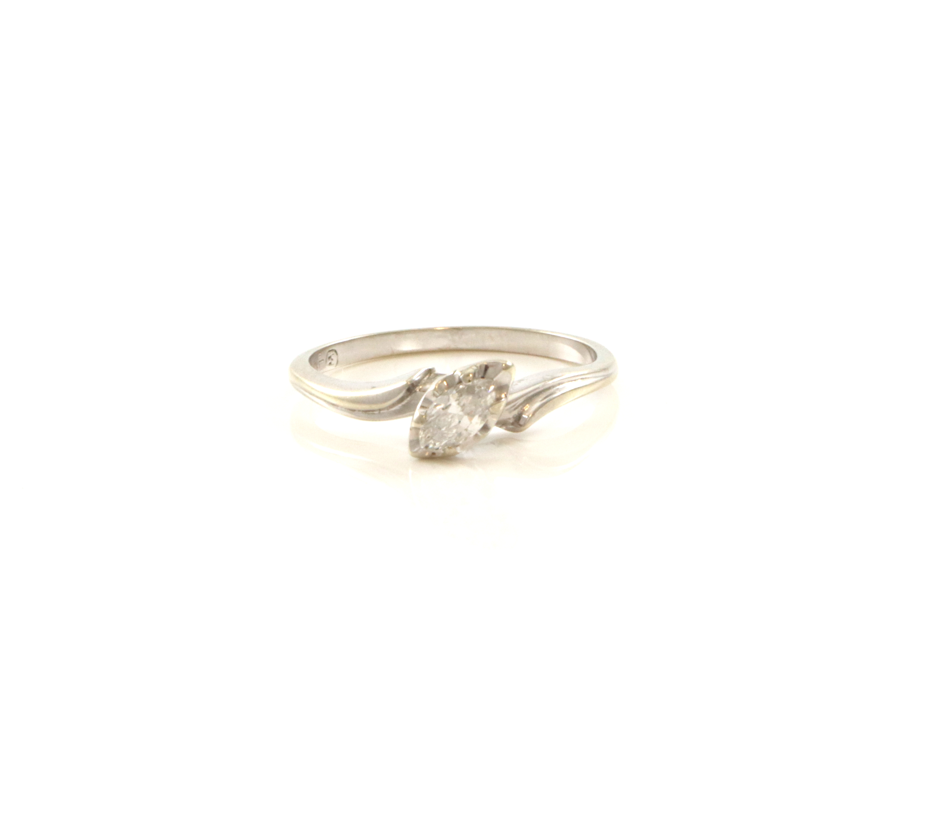 Ring med diamant. Marquiseslip