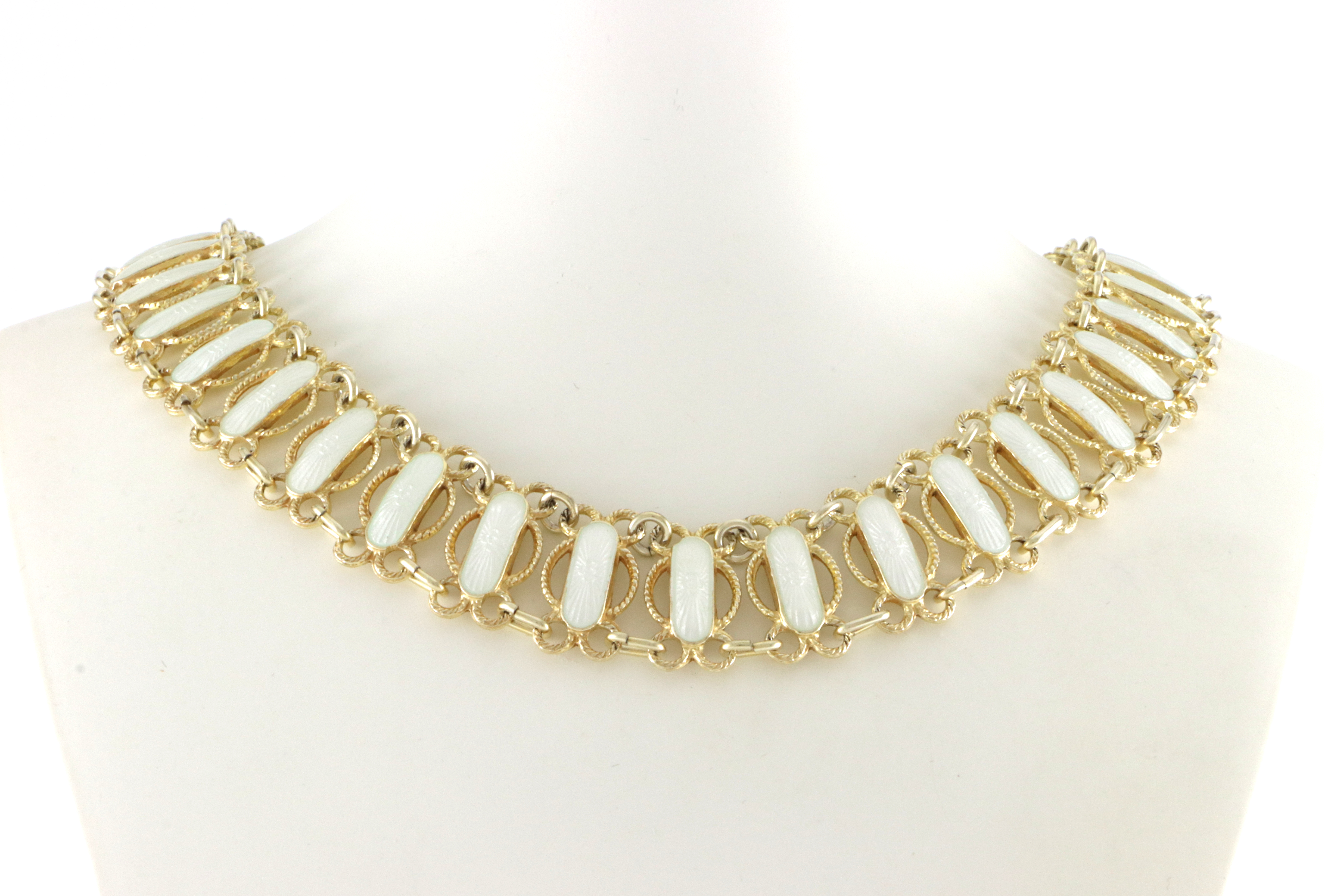 Emaljerte halskjeder i sølv