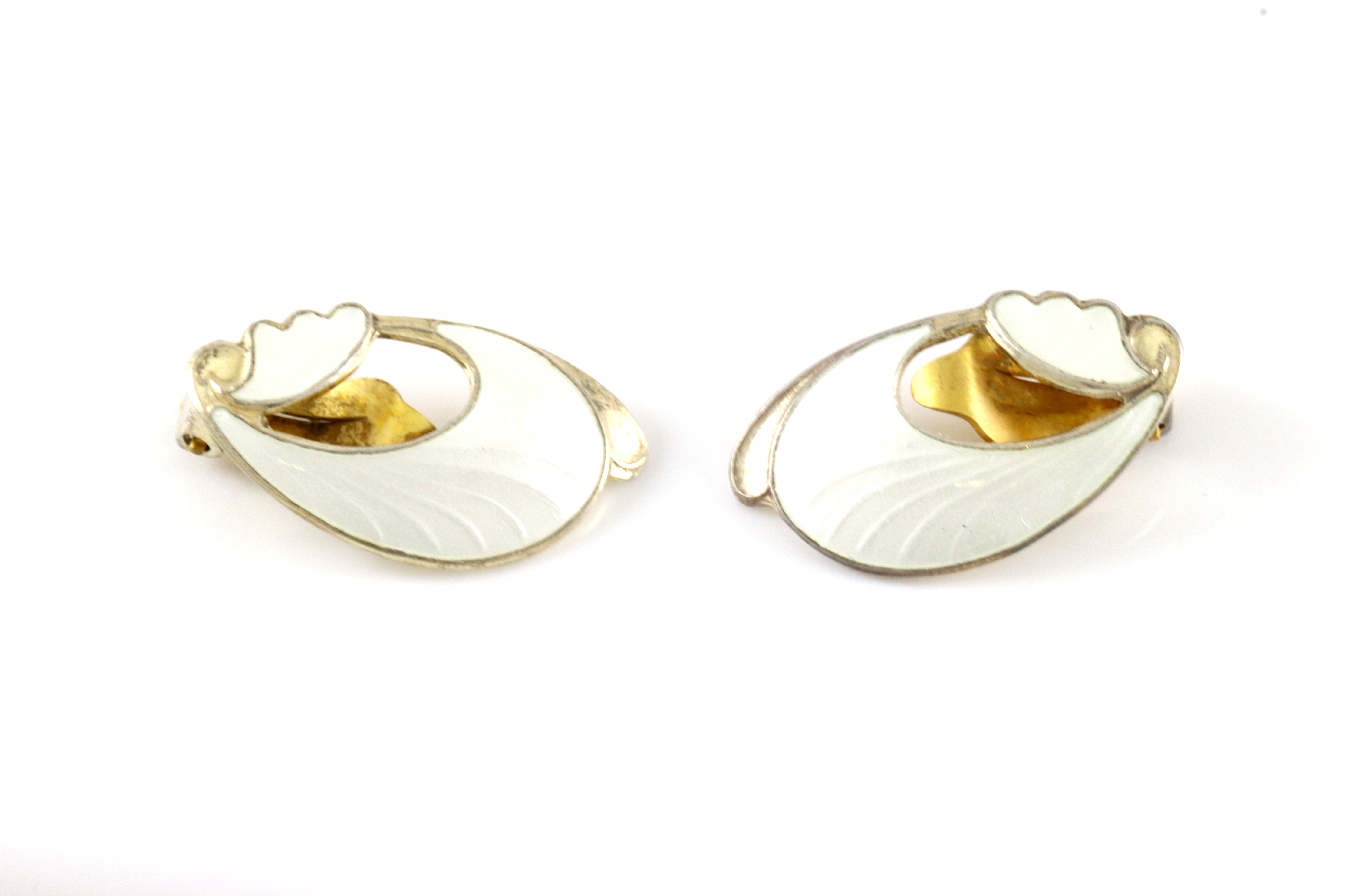 Emaljert ørepynt i sølv