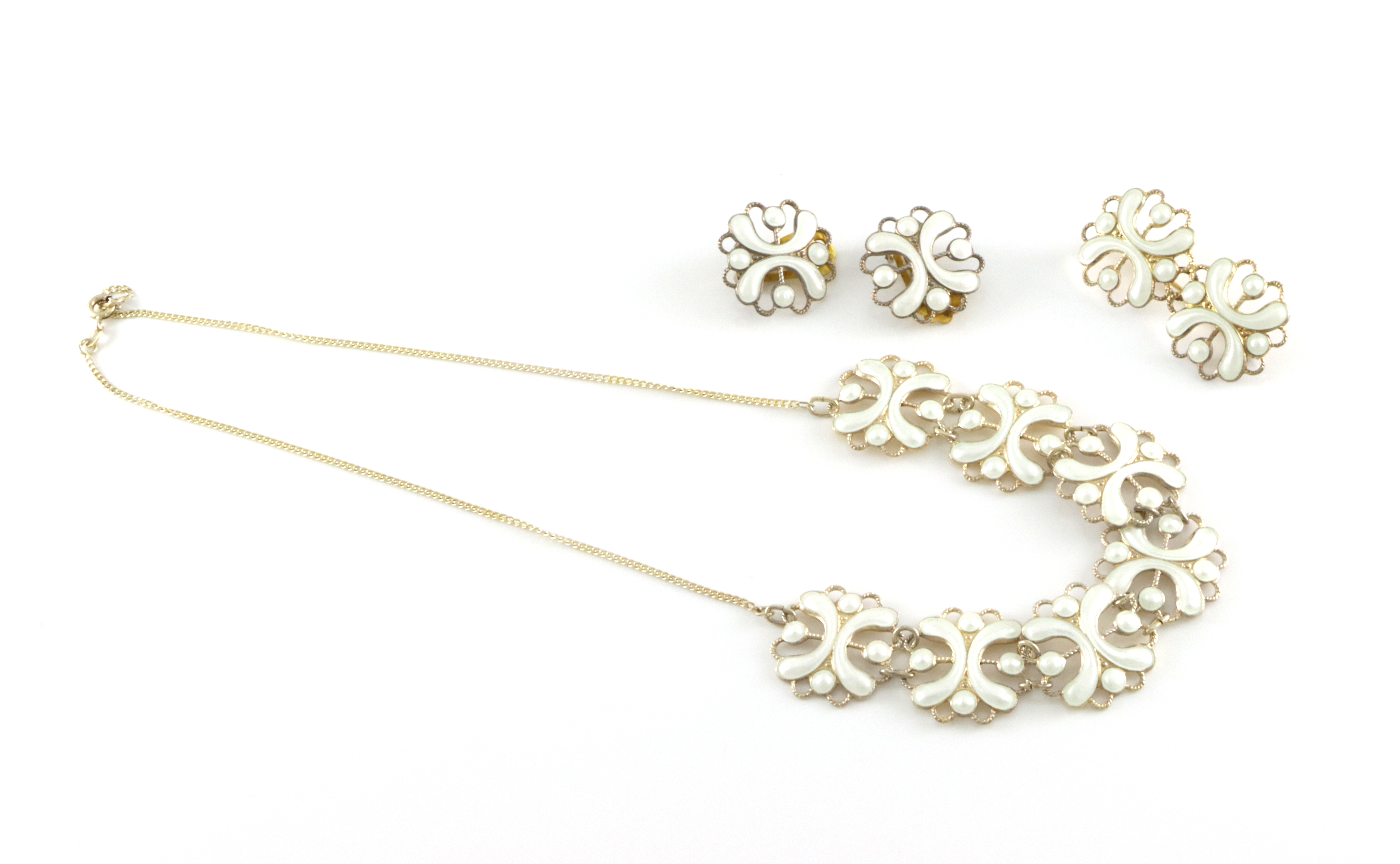 Emaljerte halskjeder i sølv