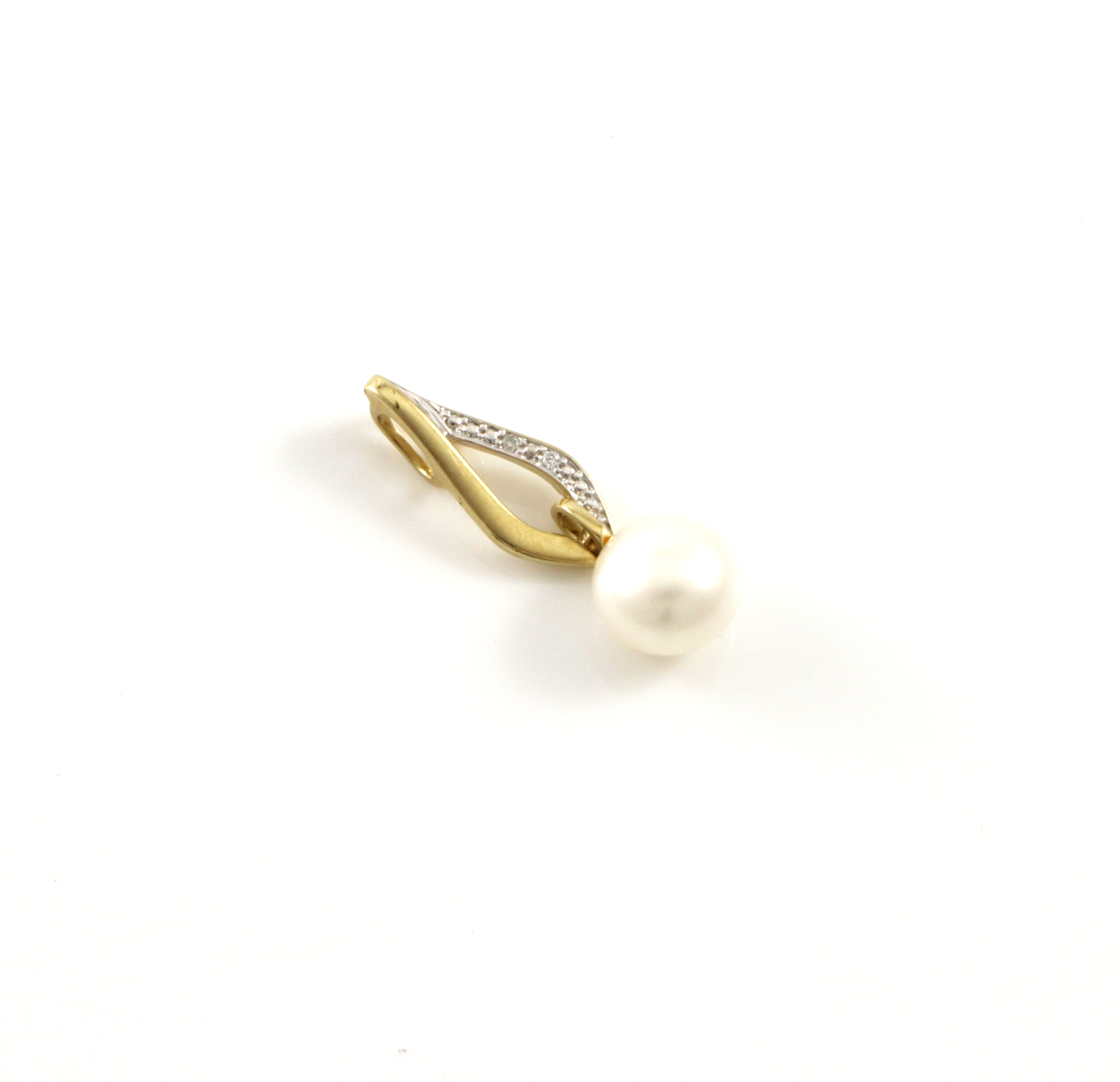 Anheng med perle og diamantstrø (0,01 ct)