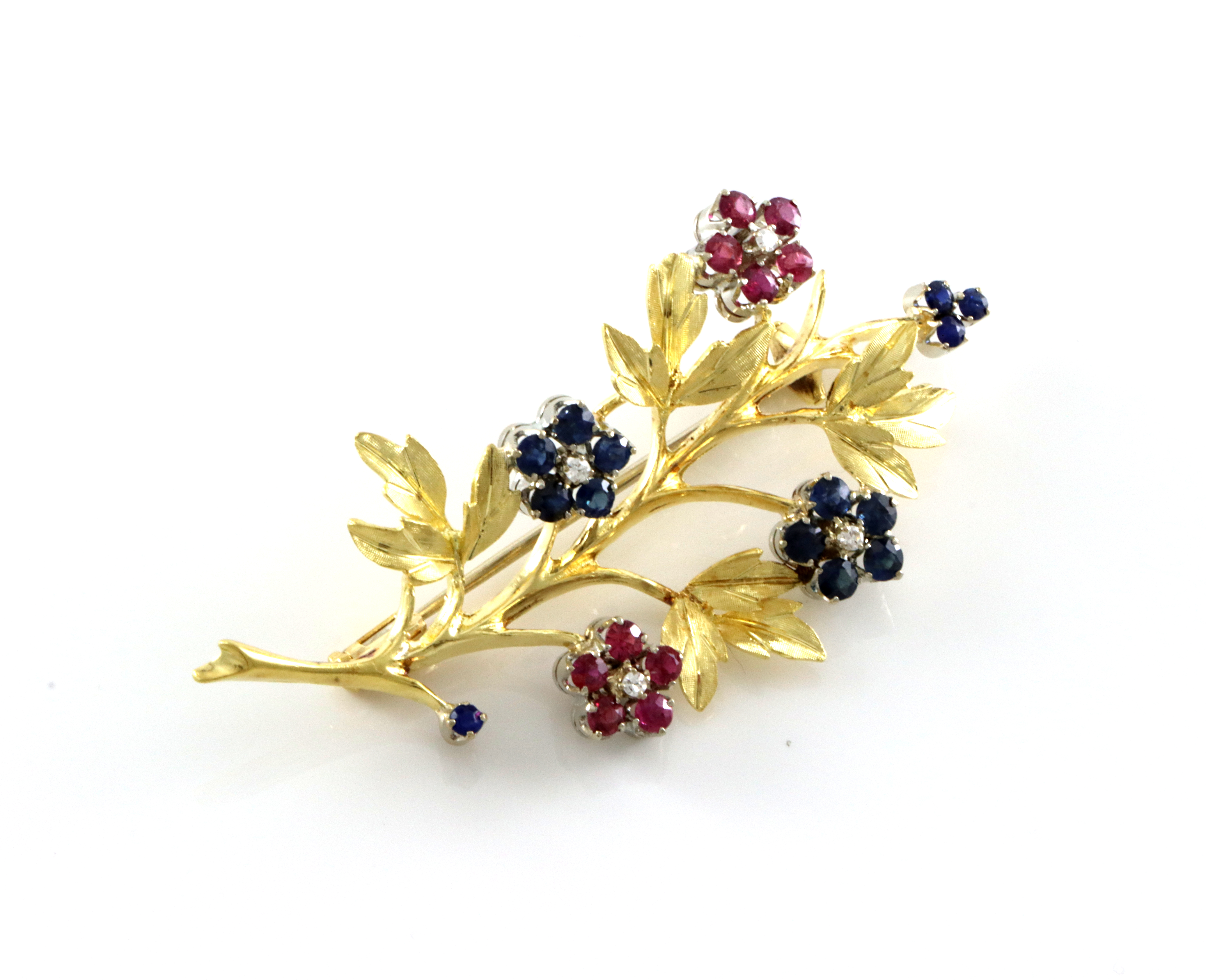 Nydelig brosje med safirer, rubiner og små diamanter