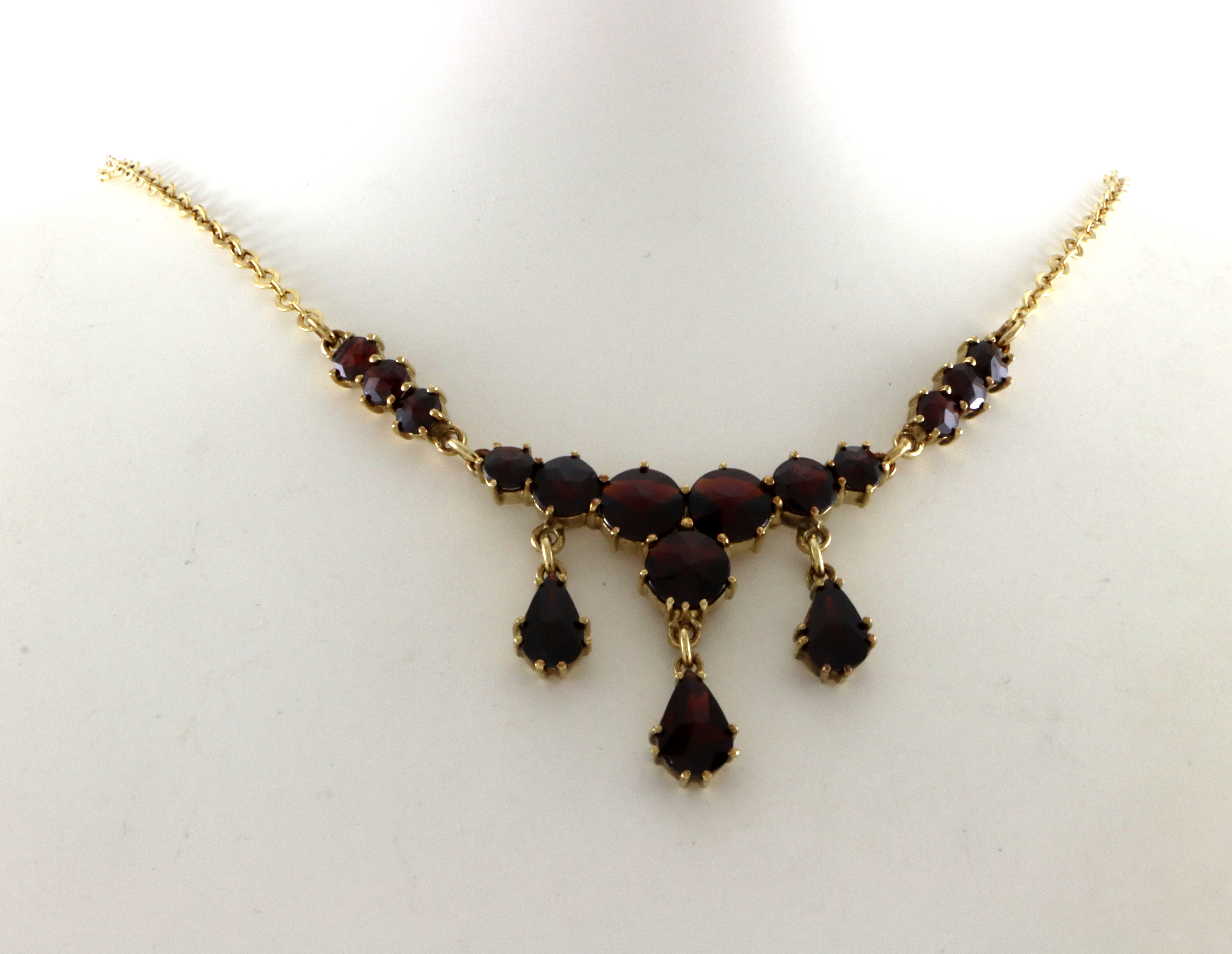 Collier med granater