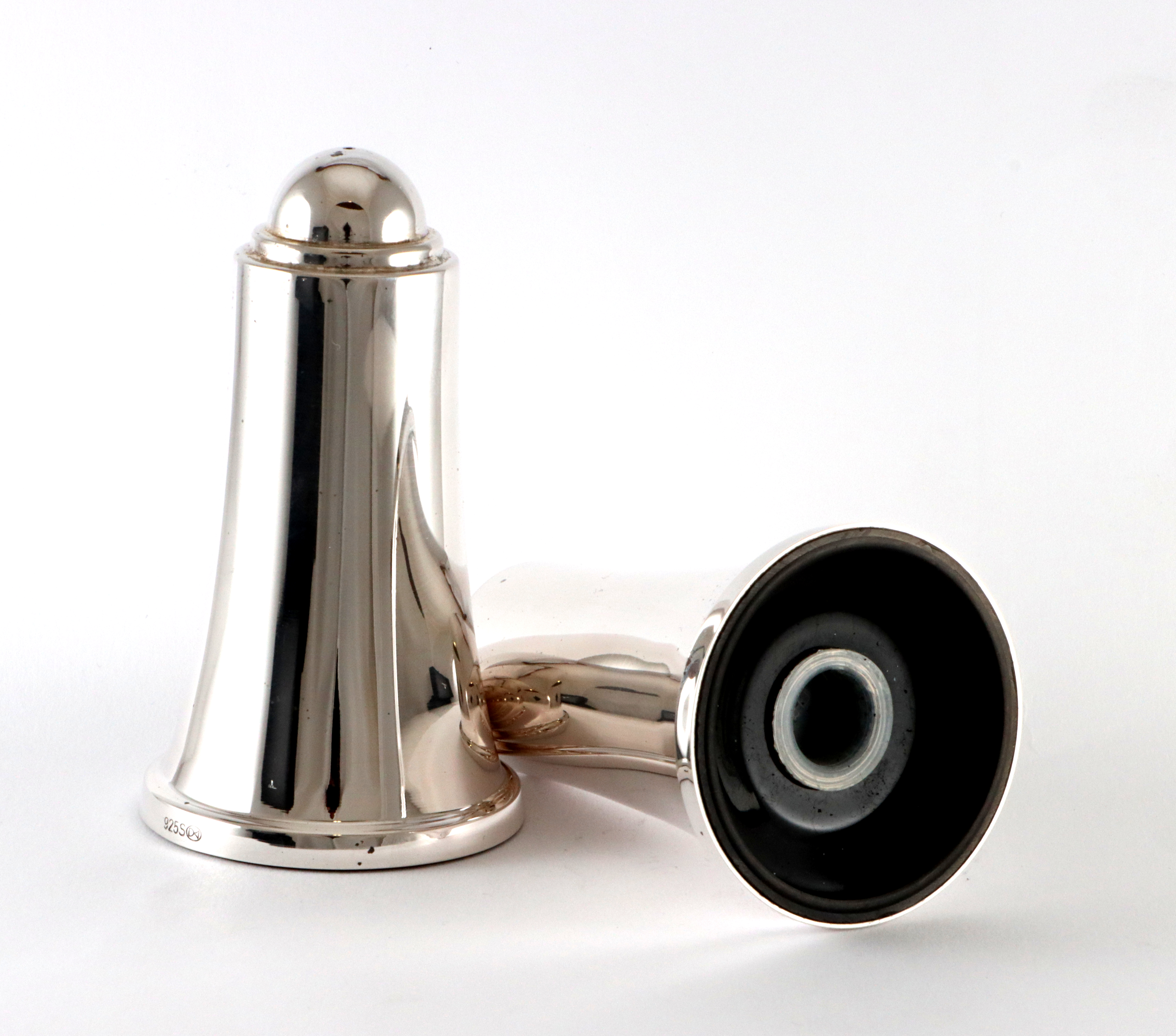 Salt&Pepperbøsser i sølv.