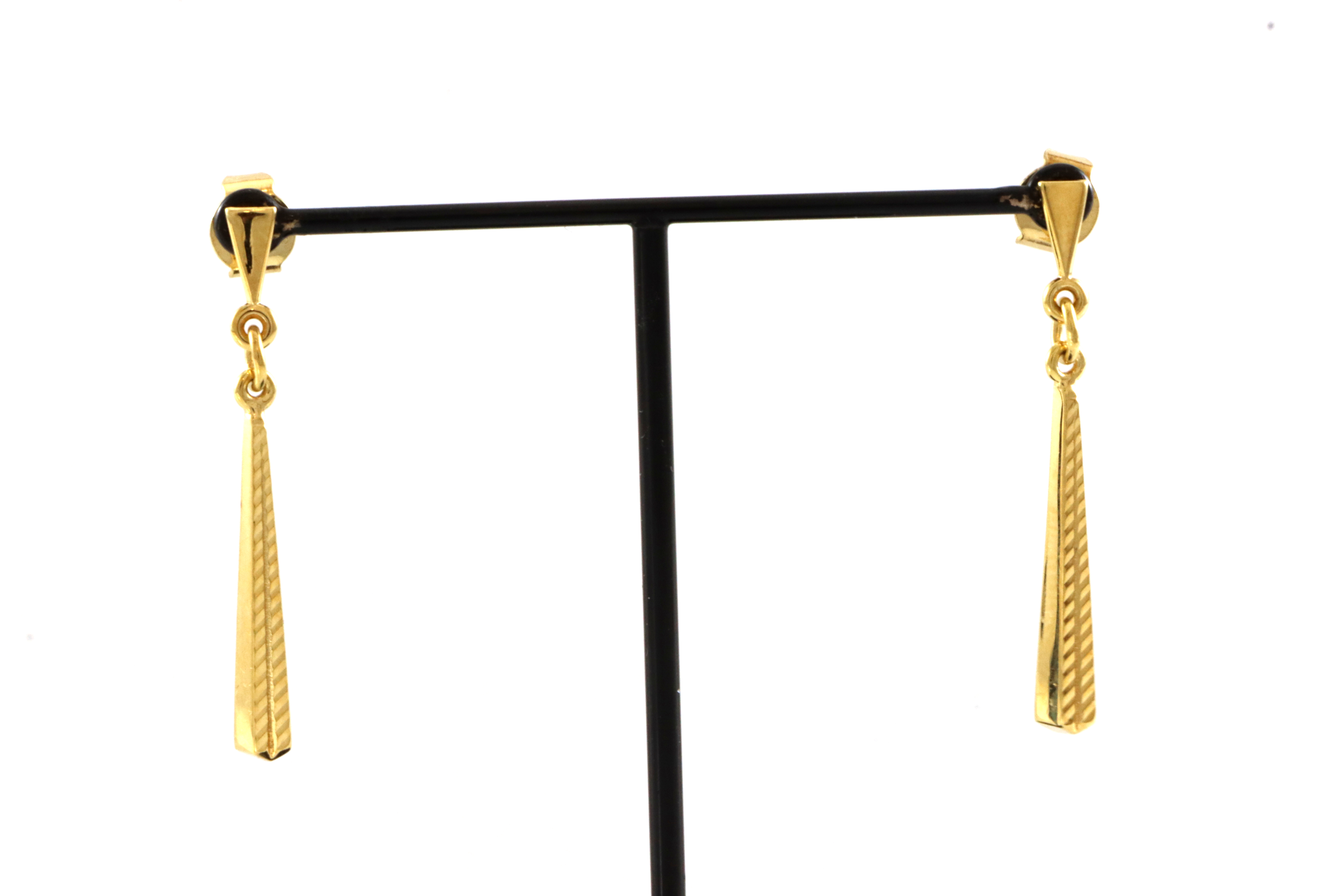 Staver med slipte riller. Øredobber