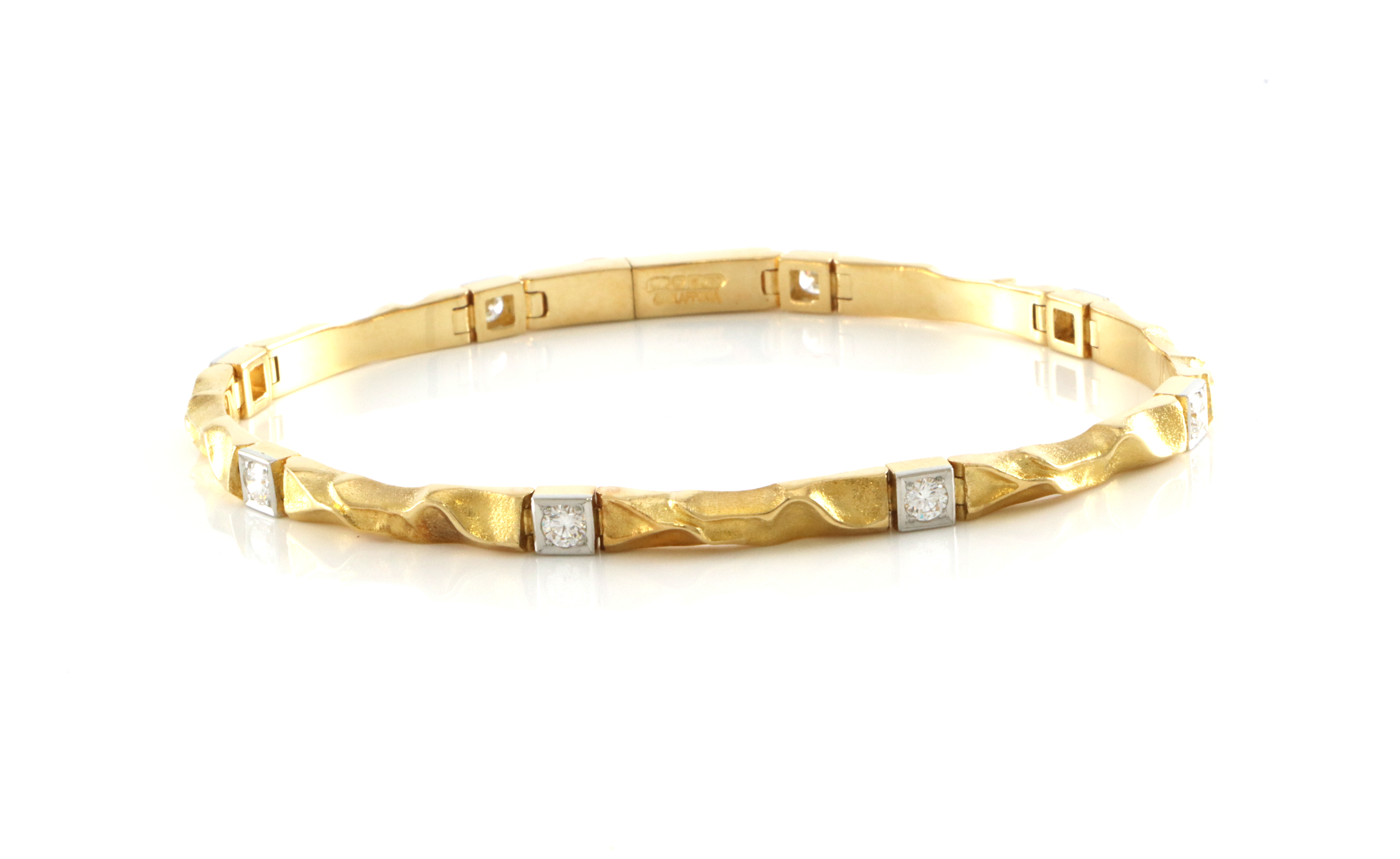 Lapponia. Armbånd med åtte diamanter på tot 0,80 ct. 2001