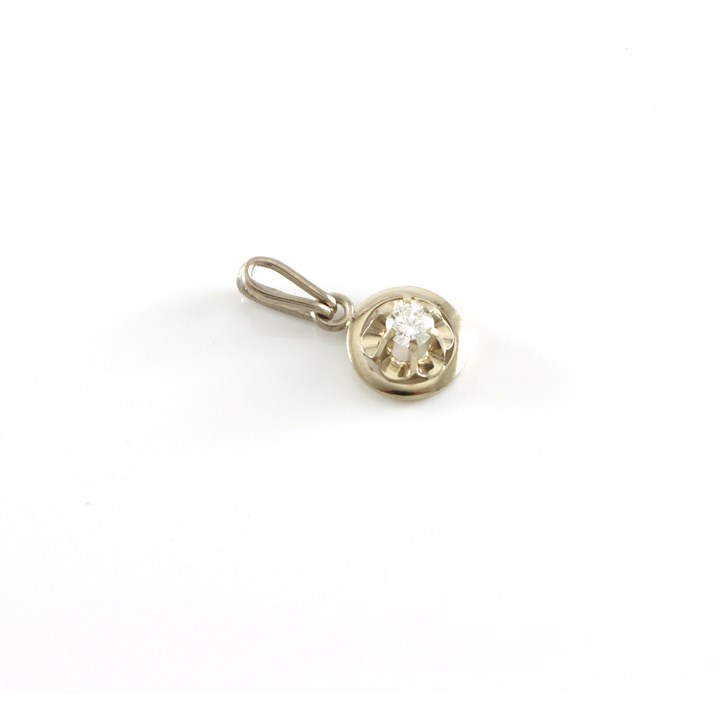 Enkelt anheng med diamant på ca 0,15 ct