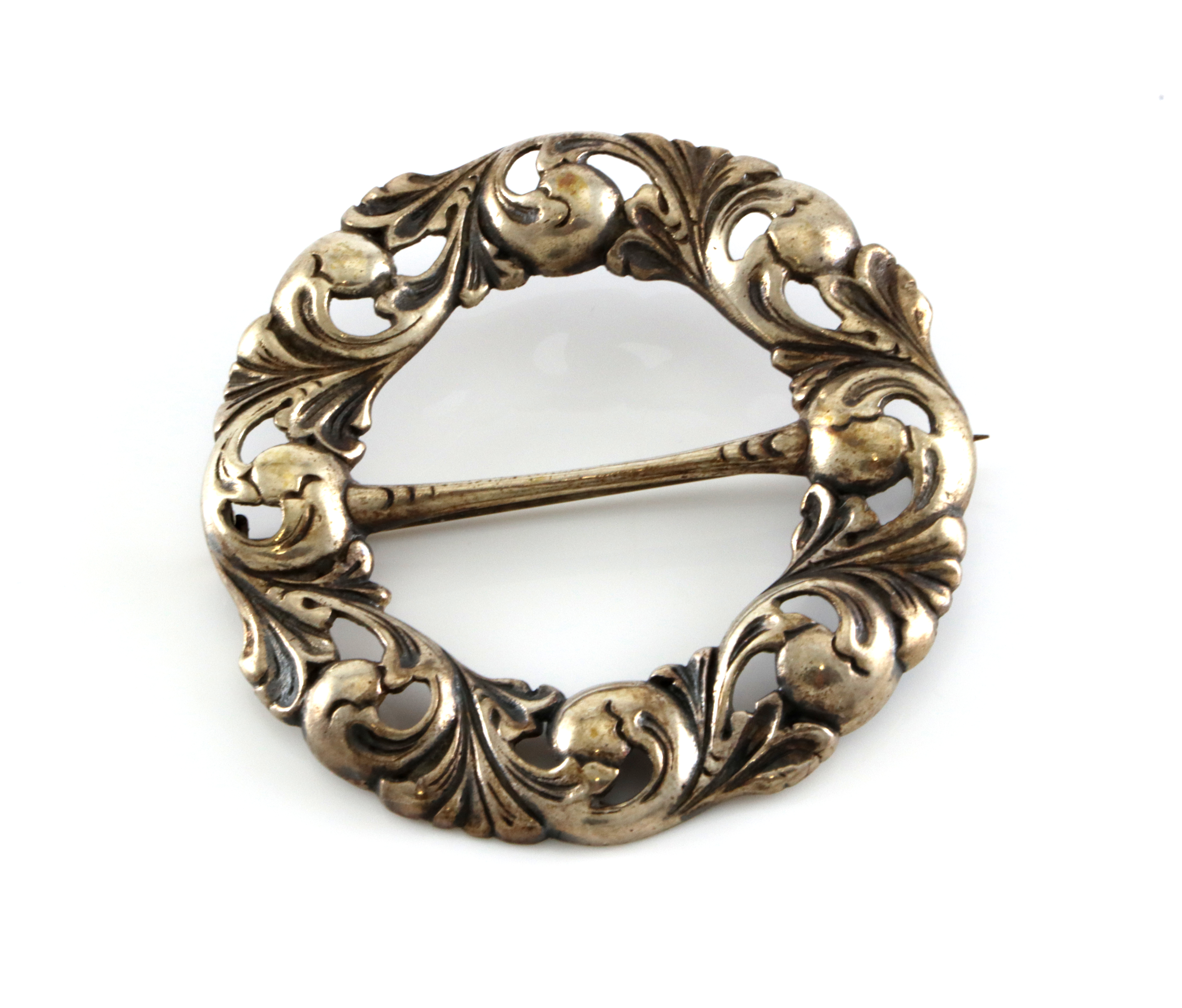 Nasjonalromantiske brosjer i sølv