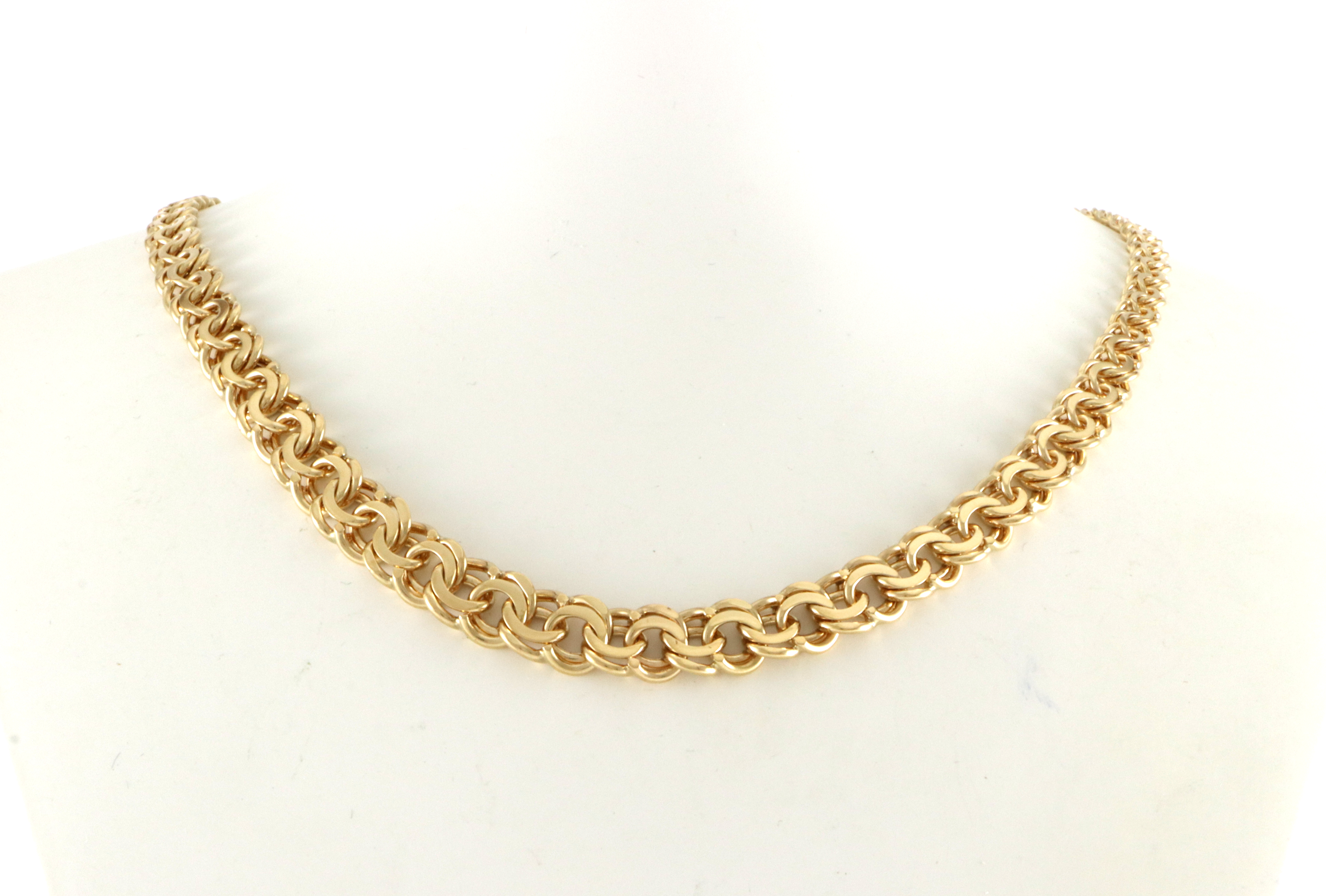 Bismarck collier med forløp. 43 cm