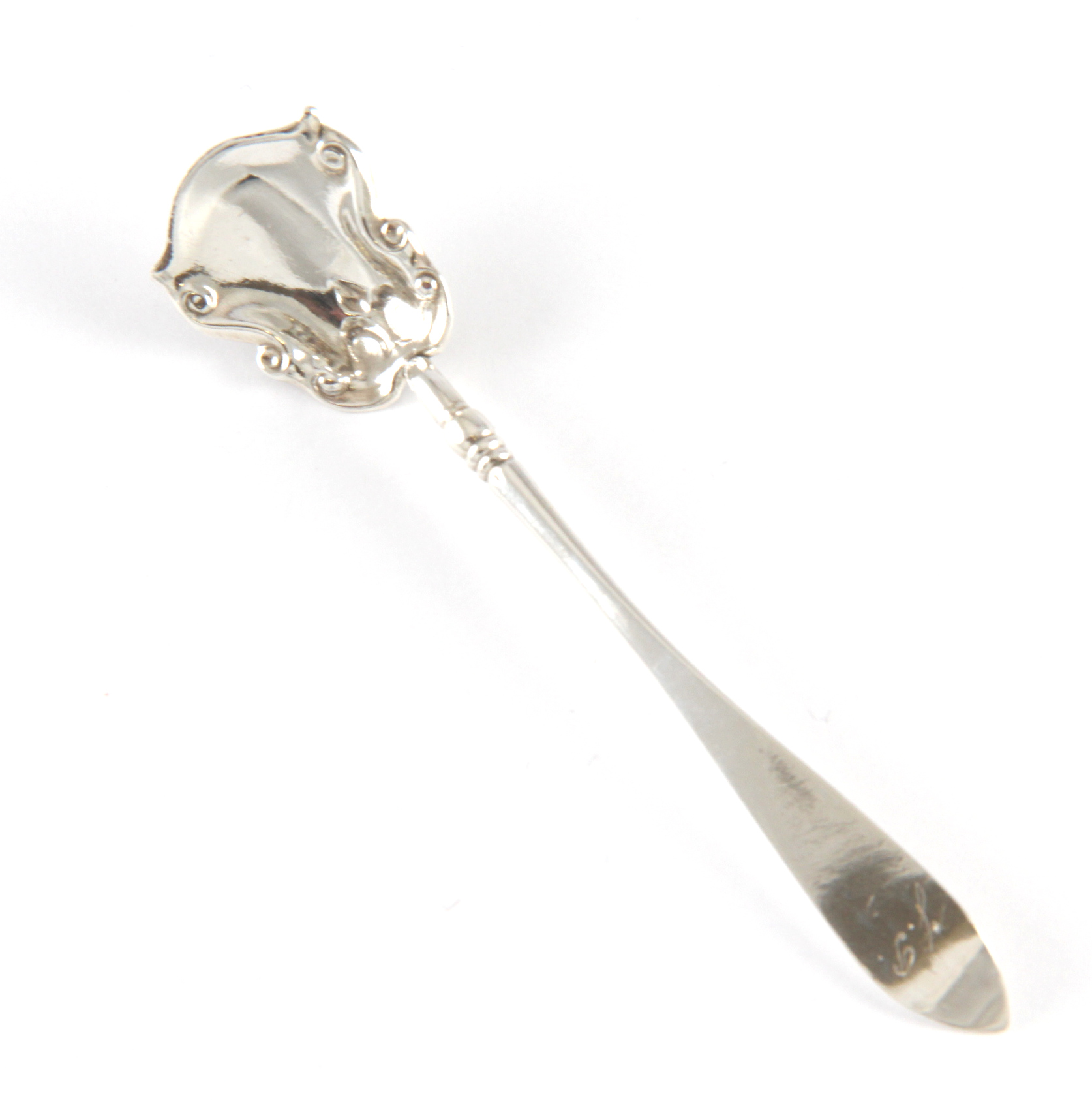 Antikk saltskje i sølv