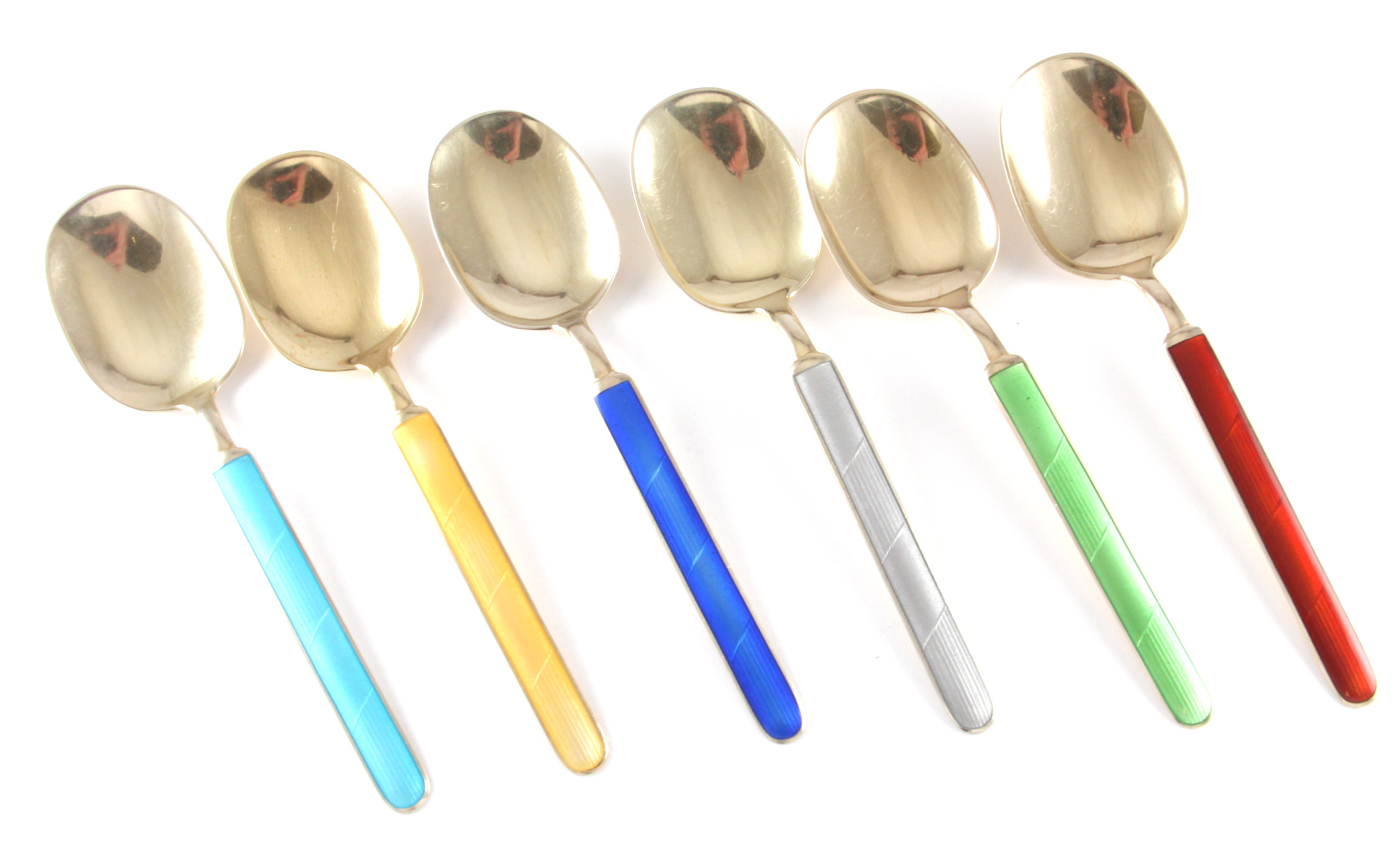 Emaljerte dessertskjeer i sølv