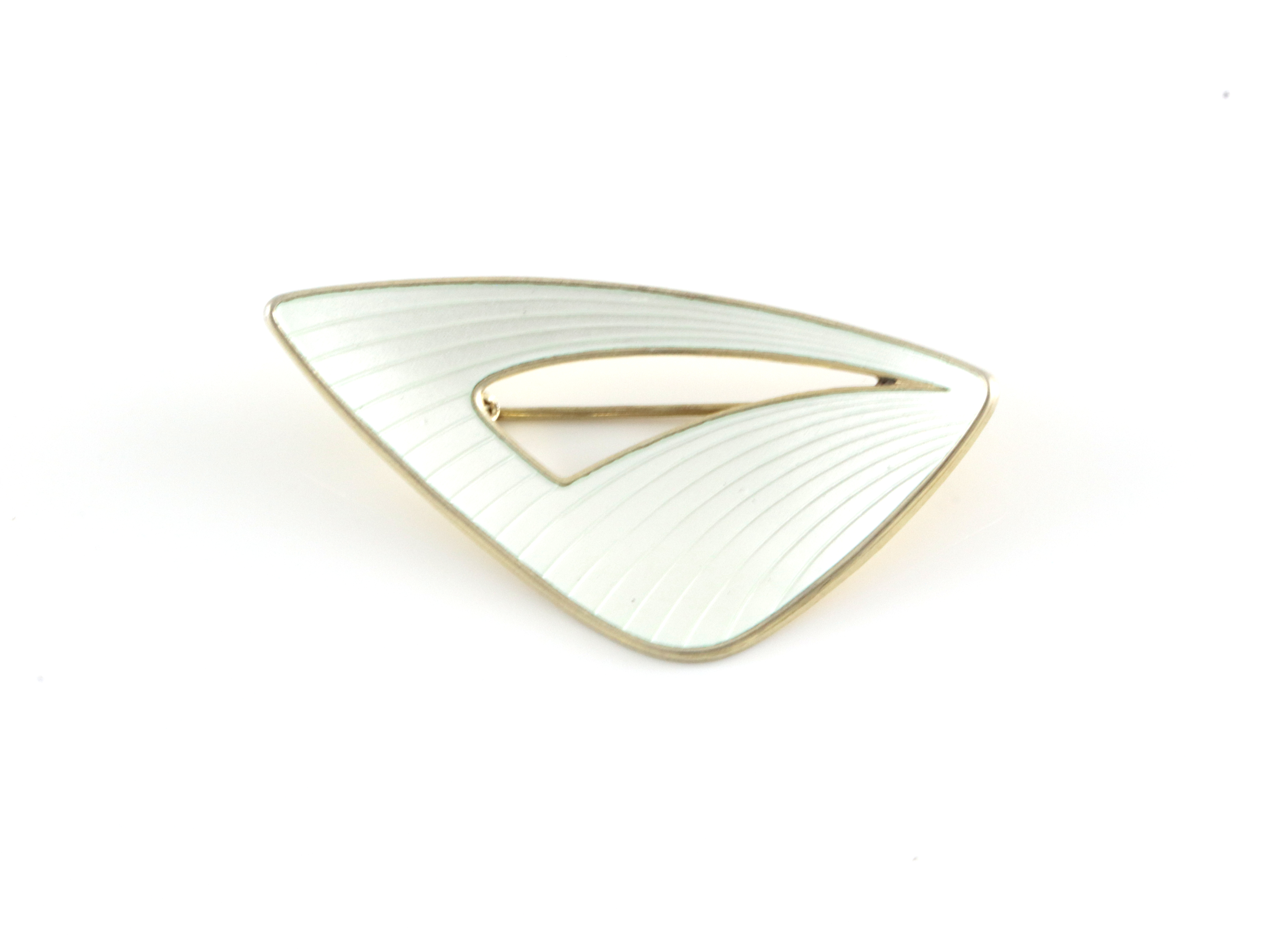 Emaljert brosje i sølv