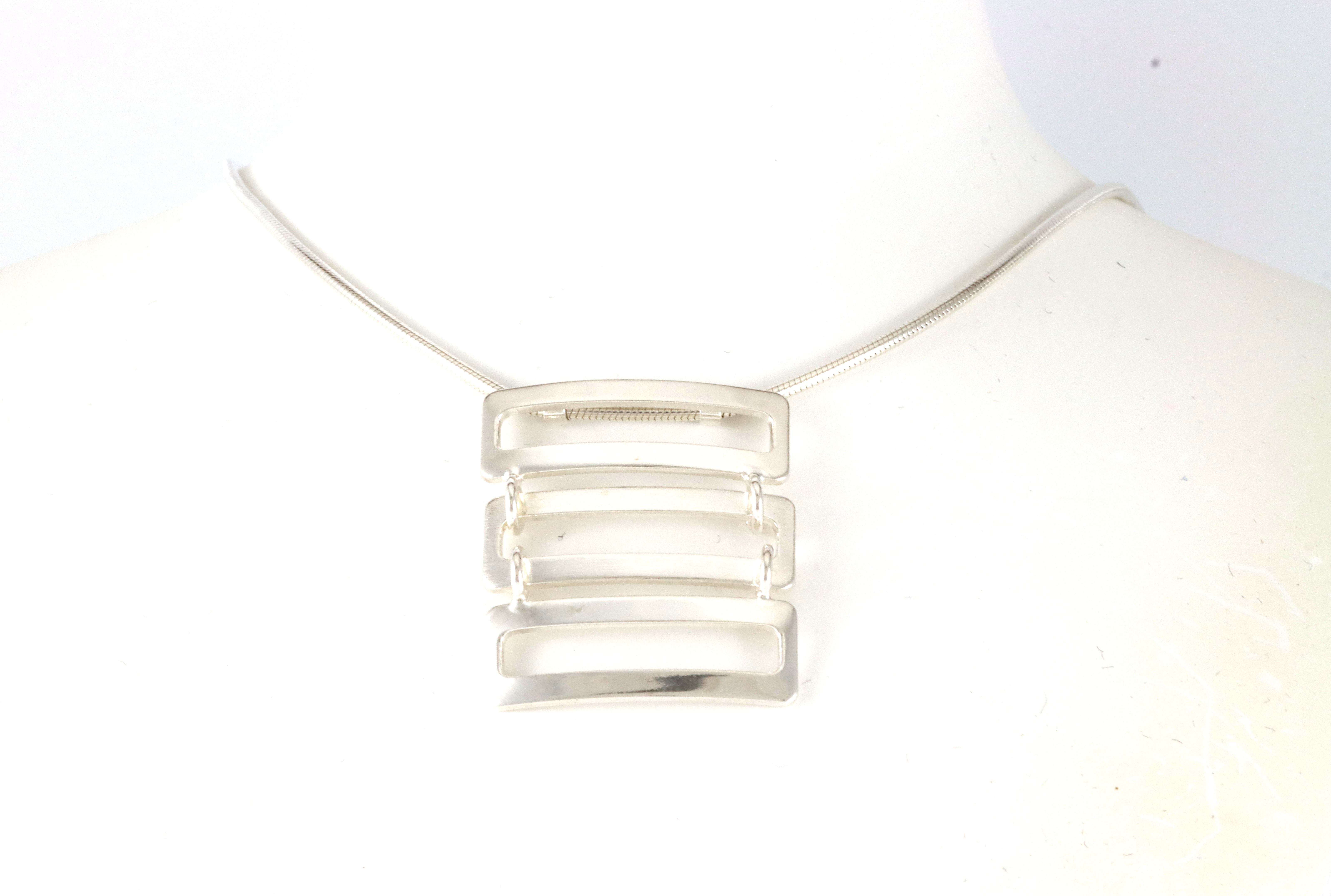 Slangekjede i sølv med anheng