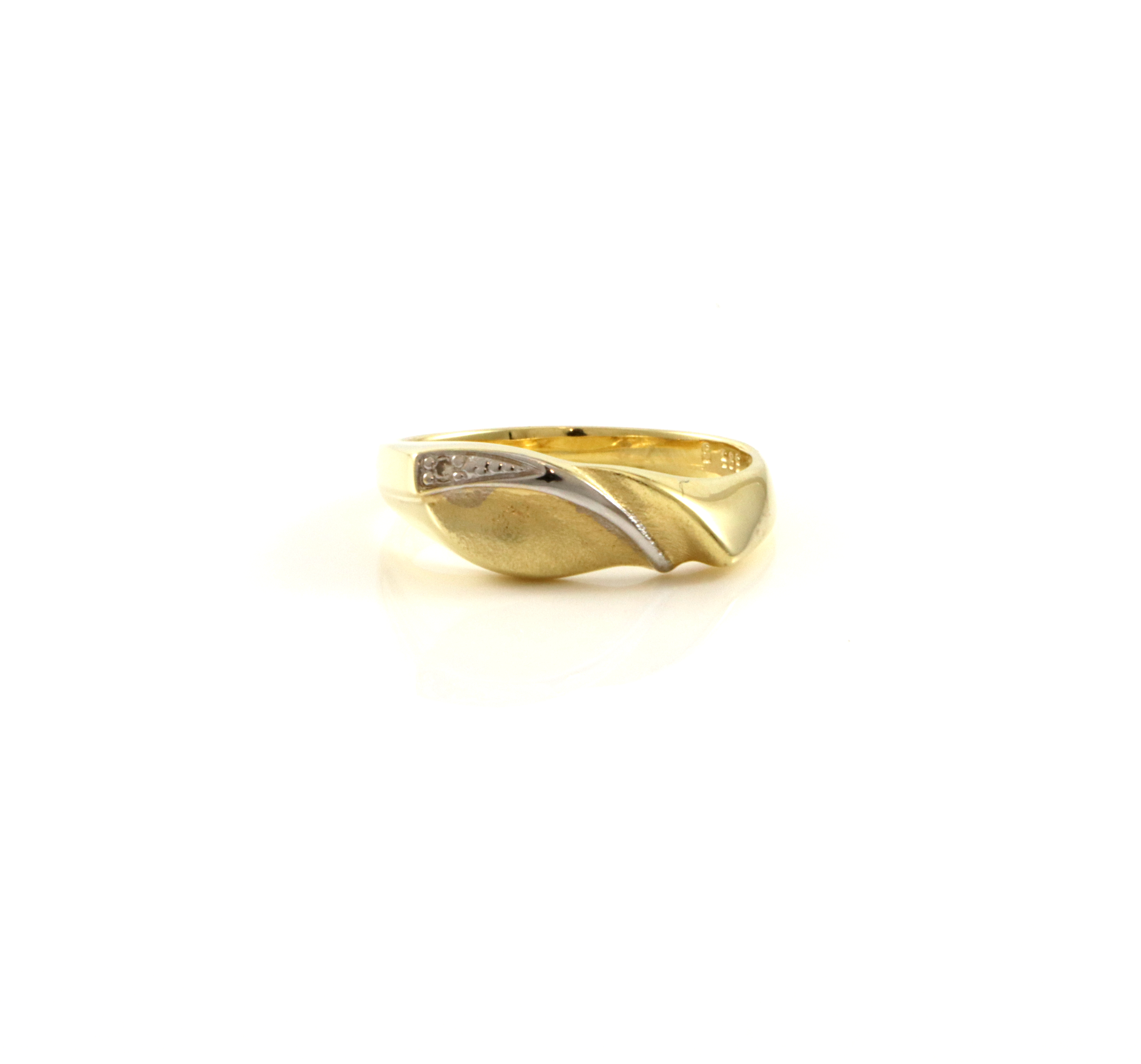 Moderne ring med diamantsplint. Homstvedt, Bergen