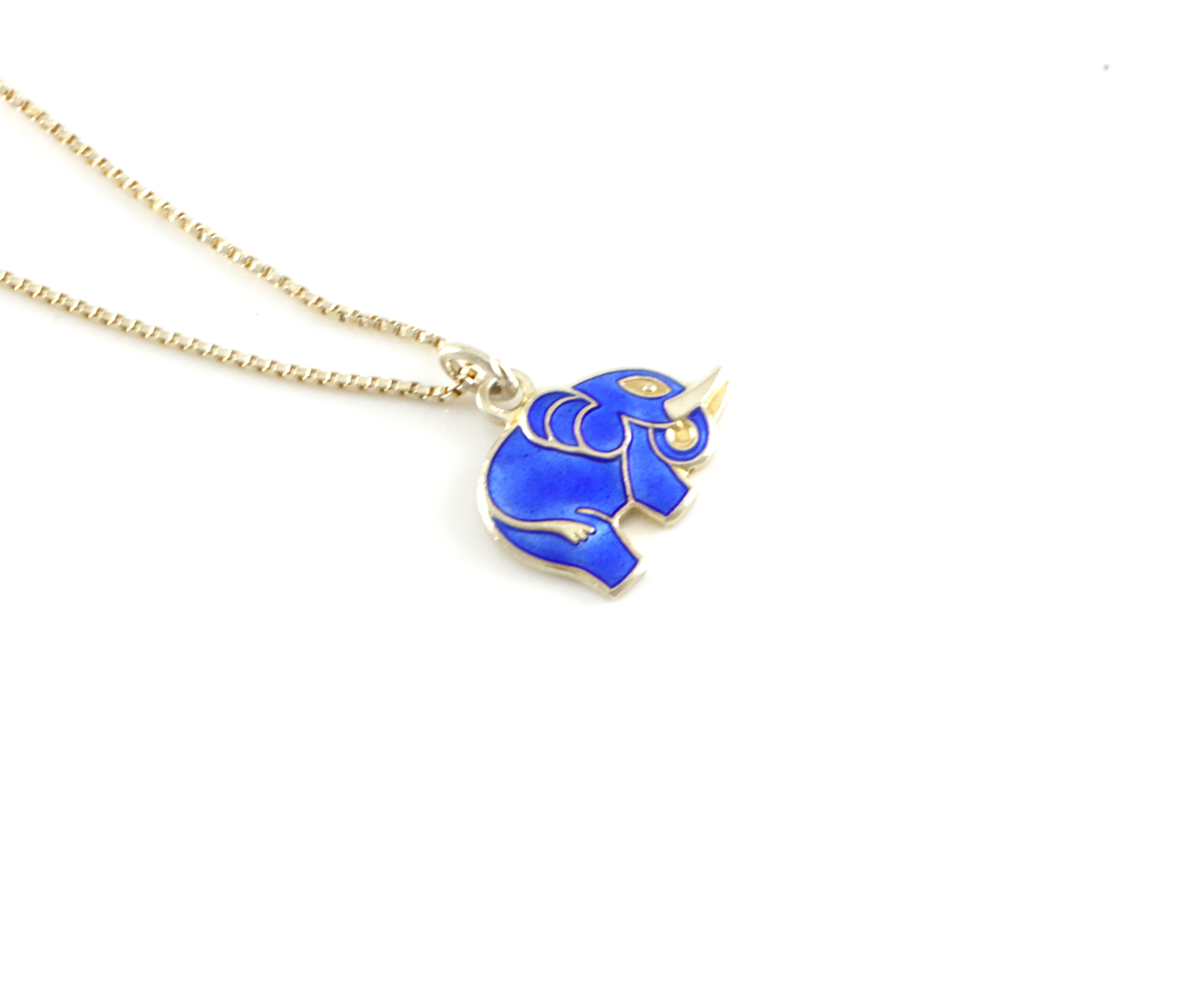 Emaljerte anheng i sølv