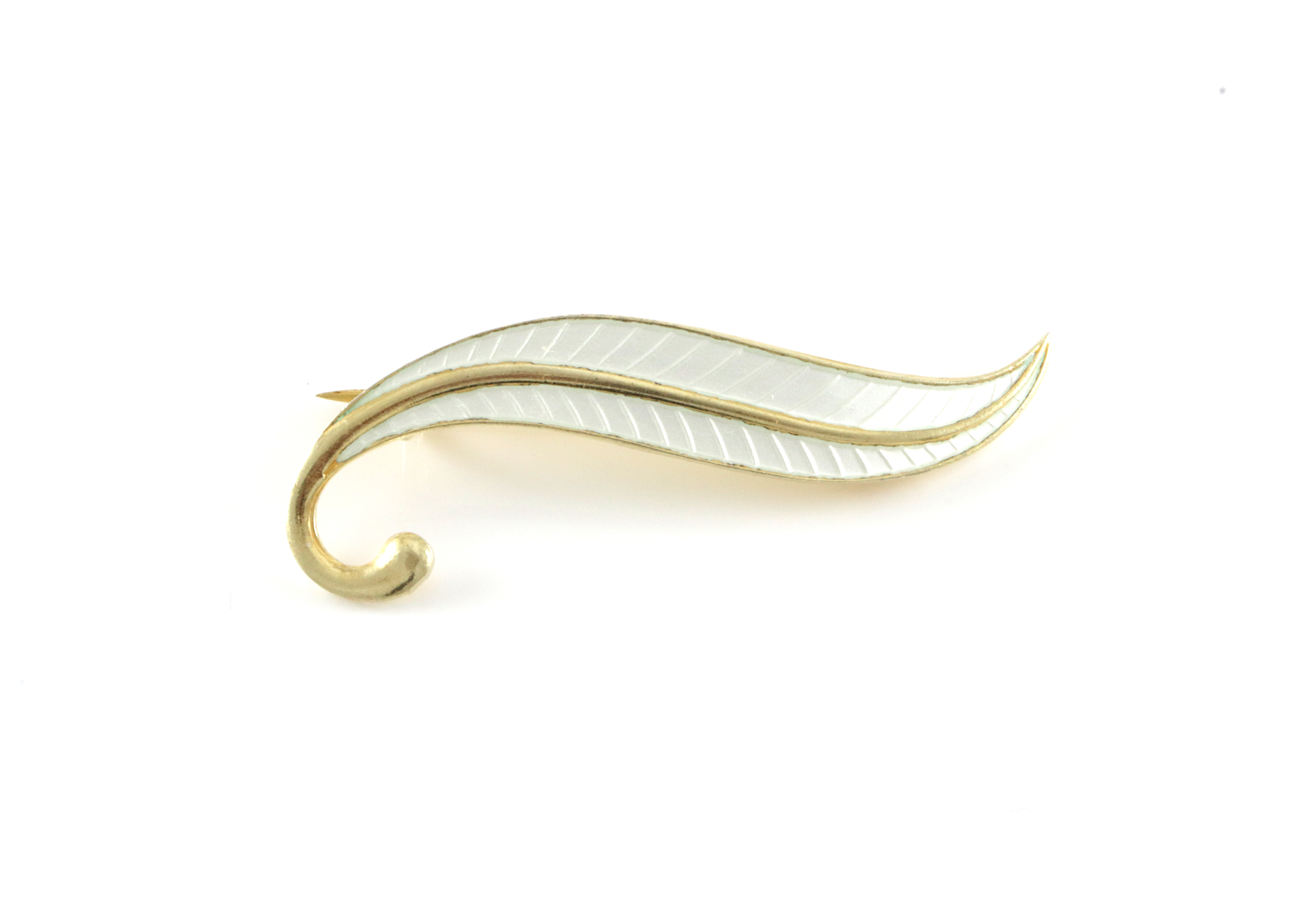 Emaljert brosje i sølv