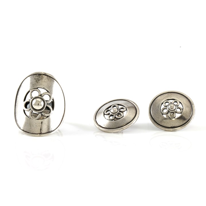 Ørepynt og ring i sølv fra Mari Lilleberre