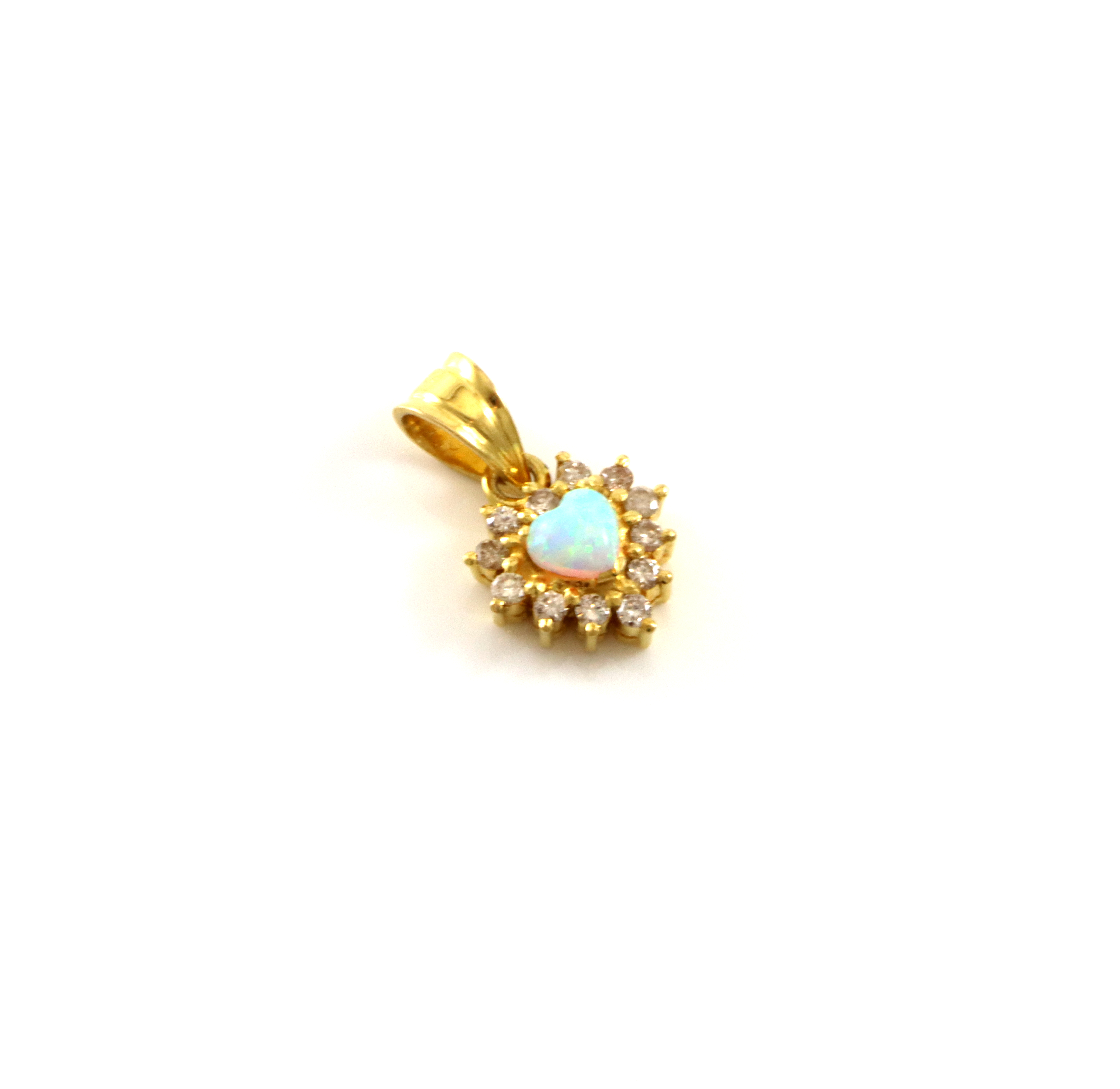 Hjerte med opal og små diamanter