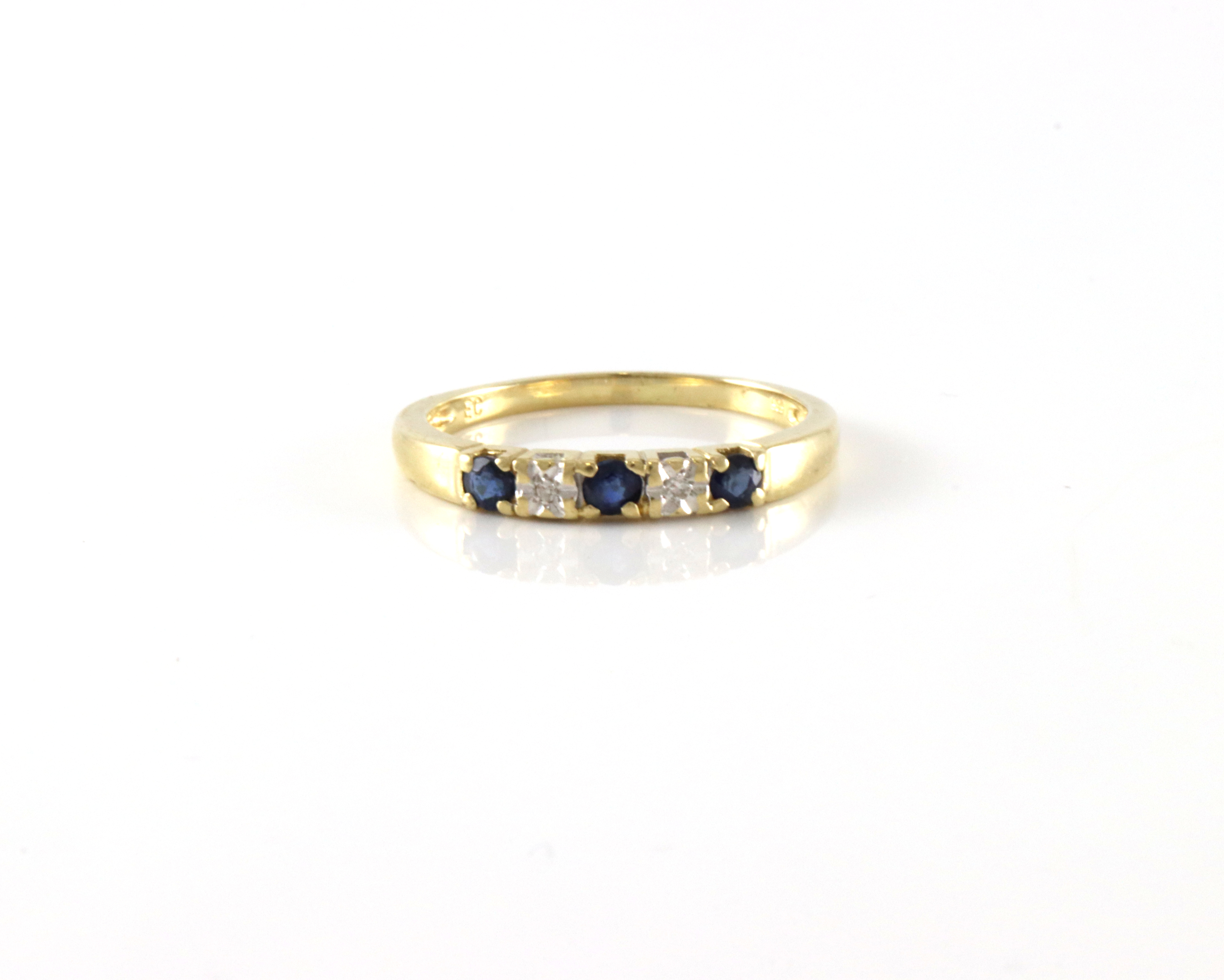 Ring med safirer og små diamanter fra Eric Christophersen, Sandnes