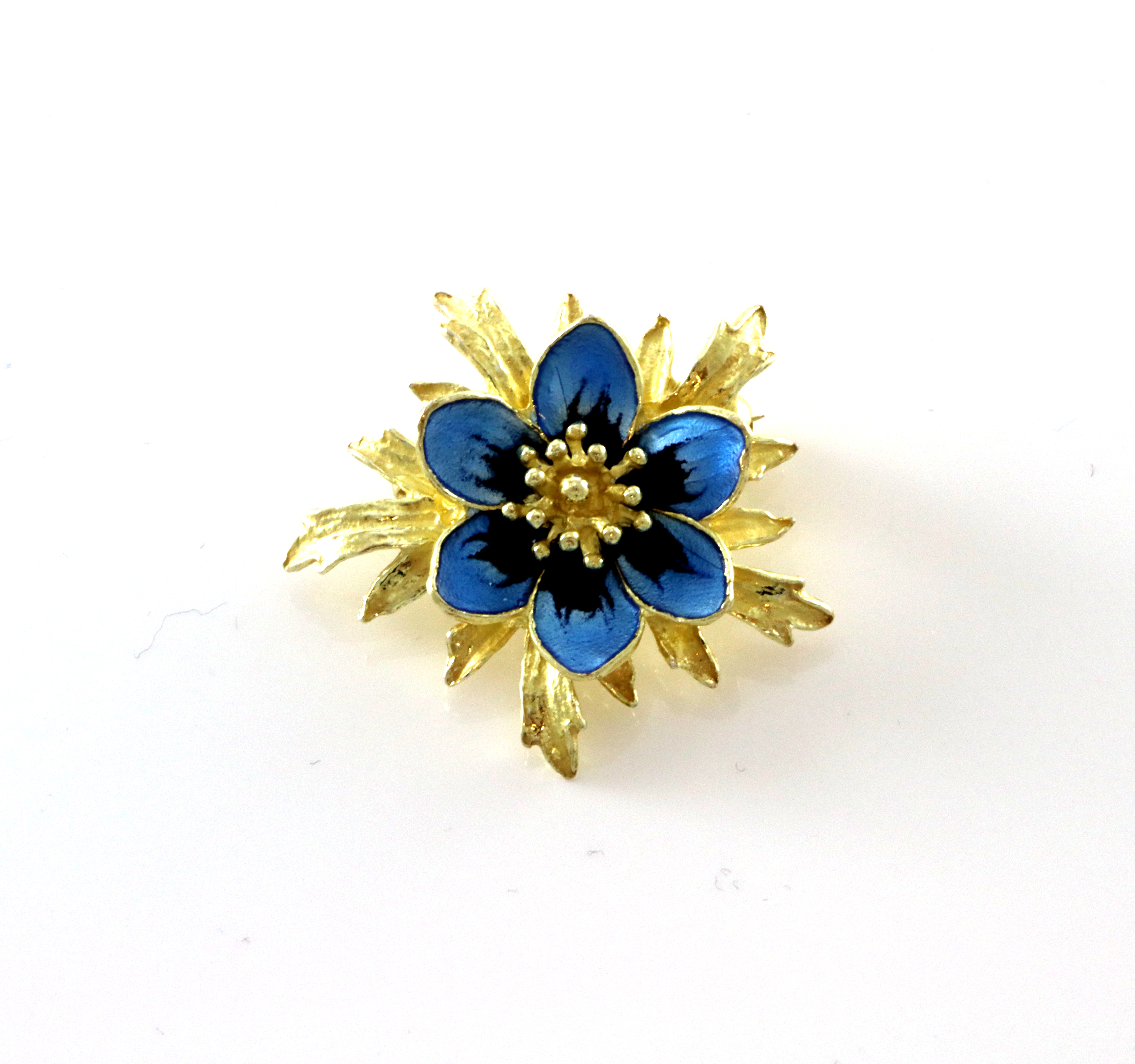 Emaljert brosje i sølv