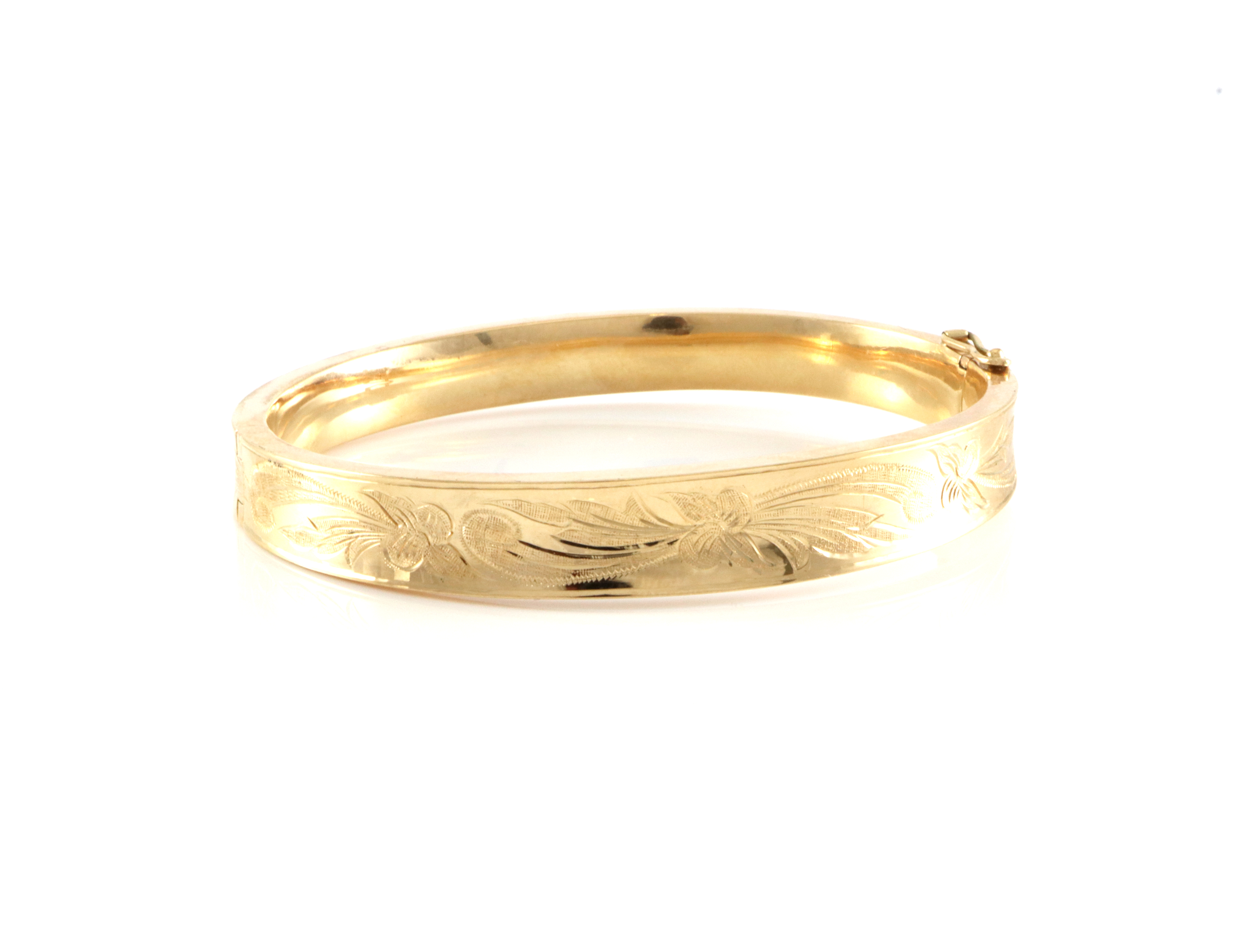 Armring med gravert mønster. Ivar T Holth