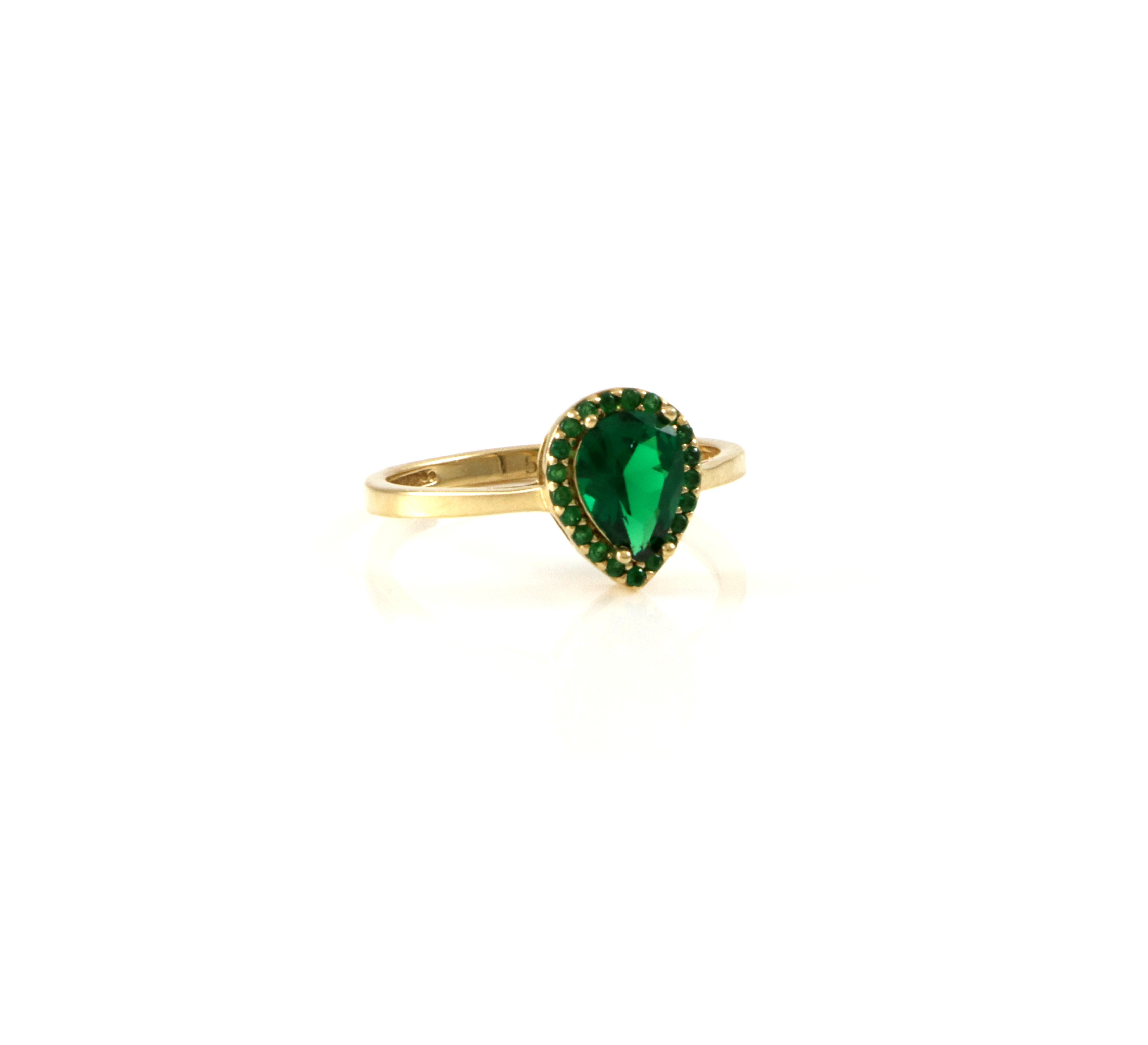 Pen ring med grønne steiner
